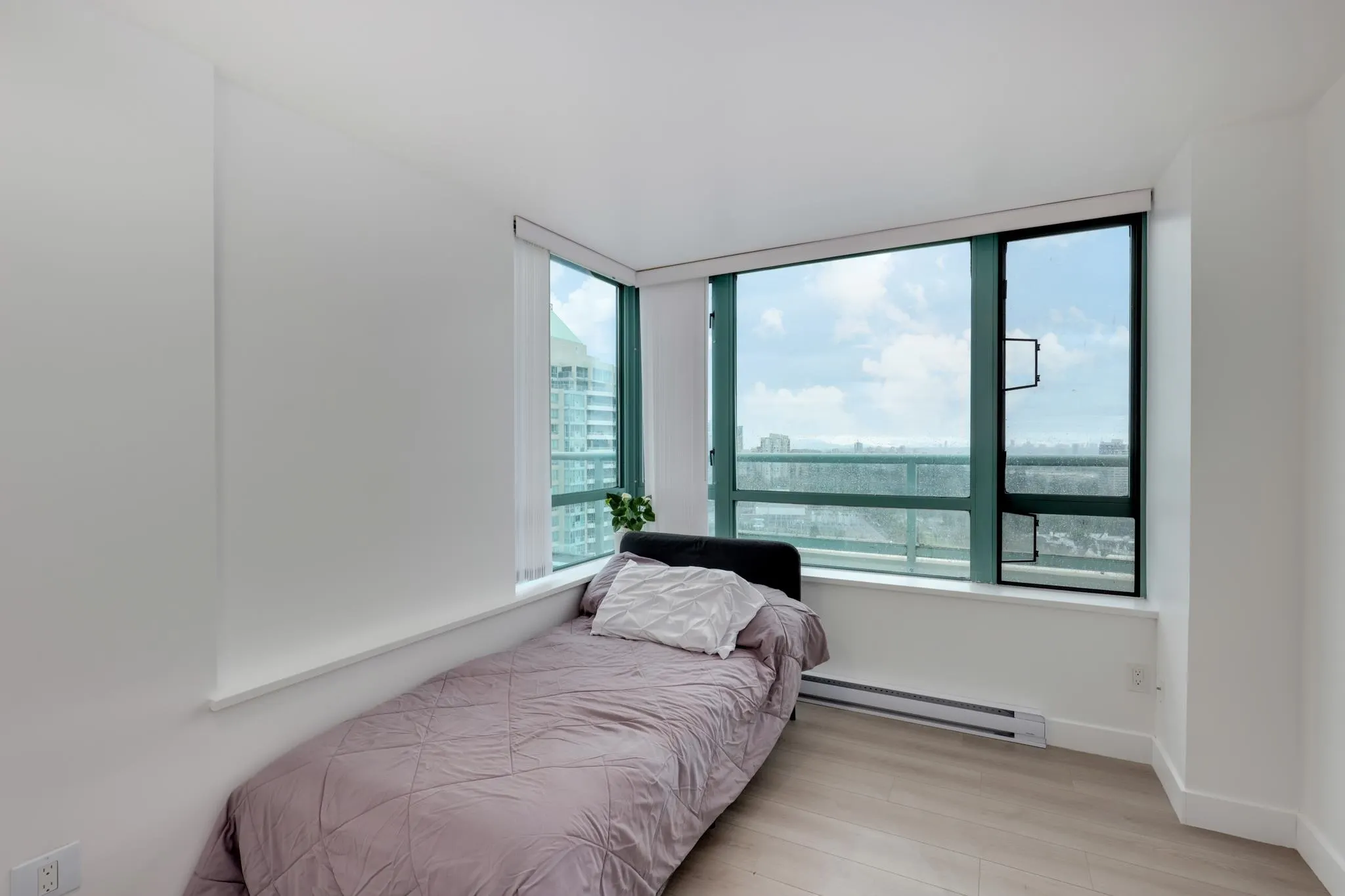 1803 6622 Southoaks Crescent