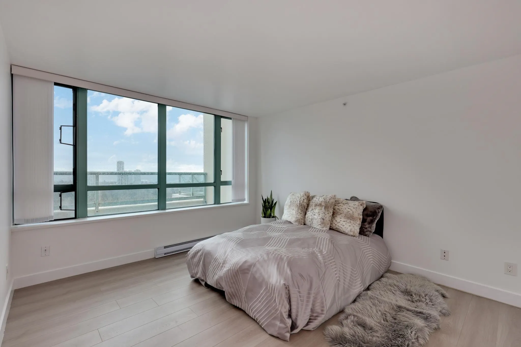1803 6622 Southoaks Crescent