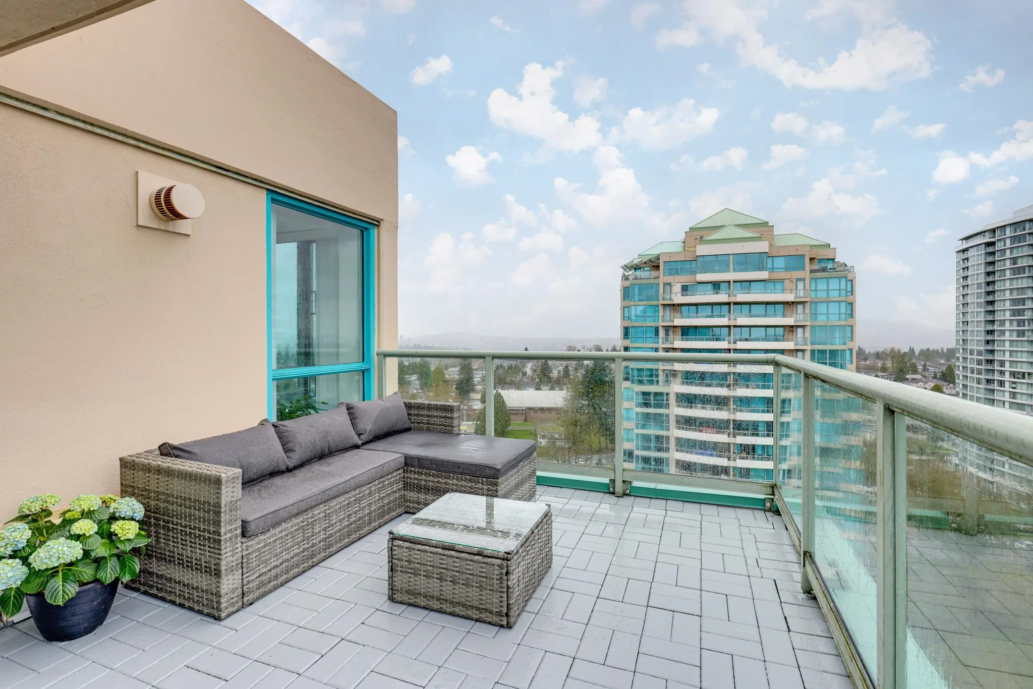 1803 6622 Southoaks Crescent