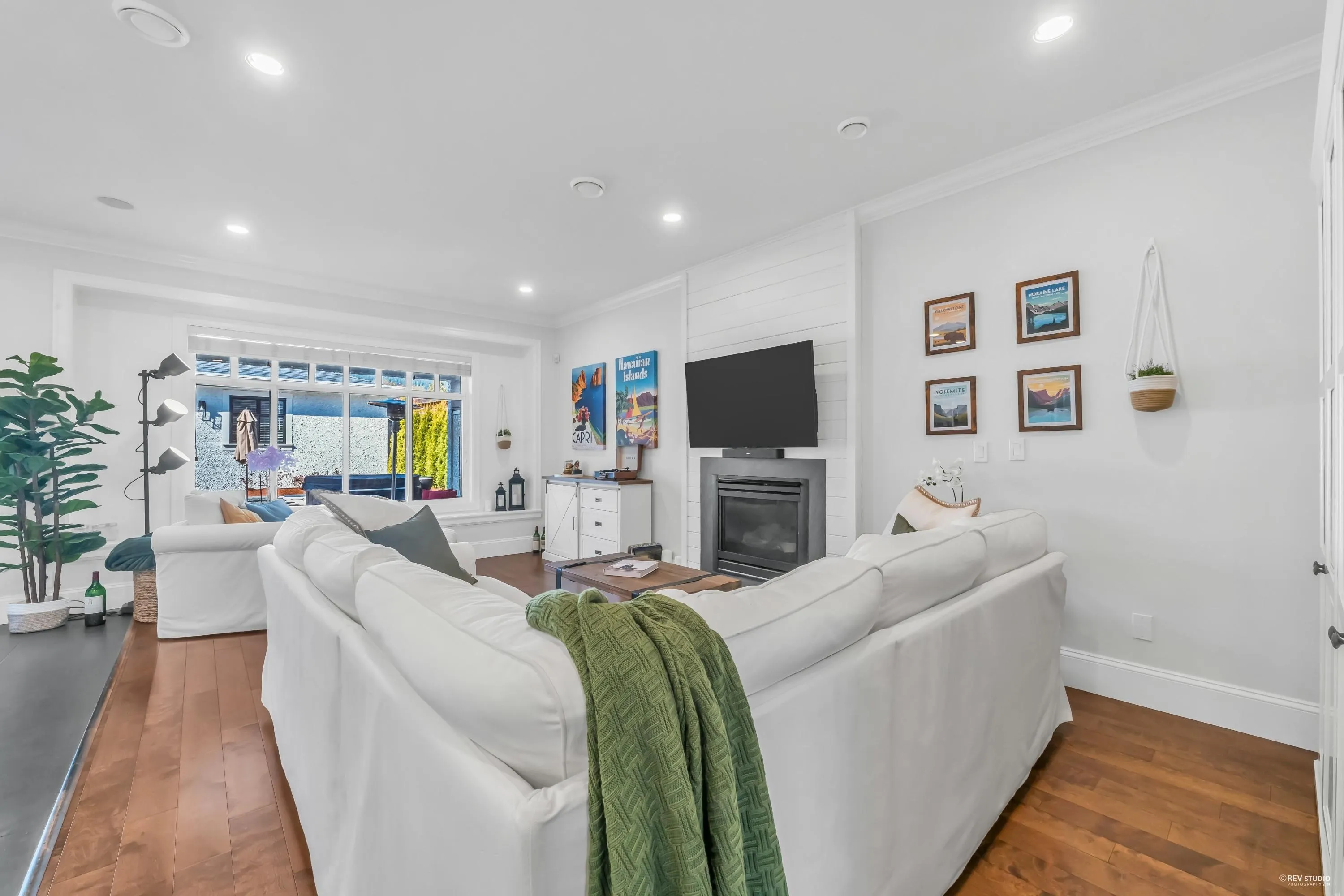 338 W 17th Street