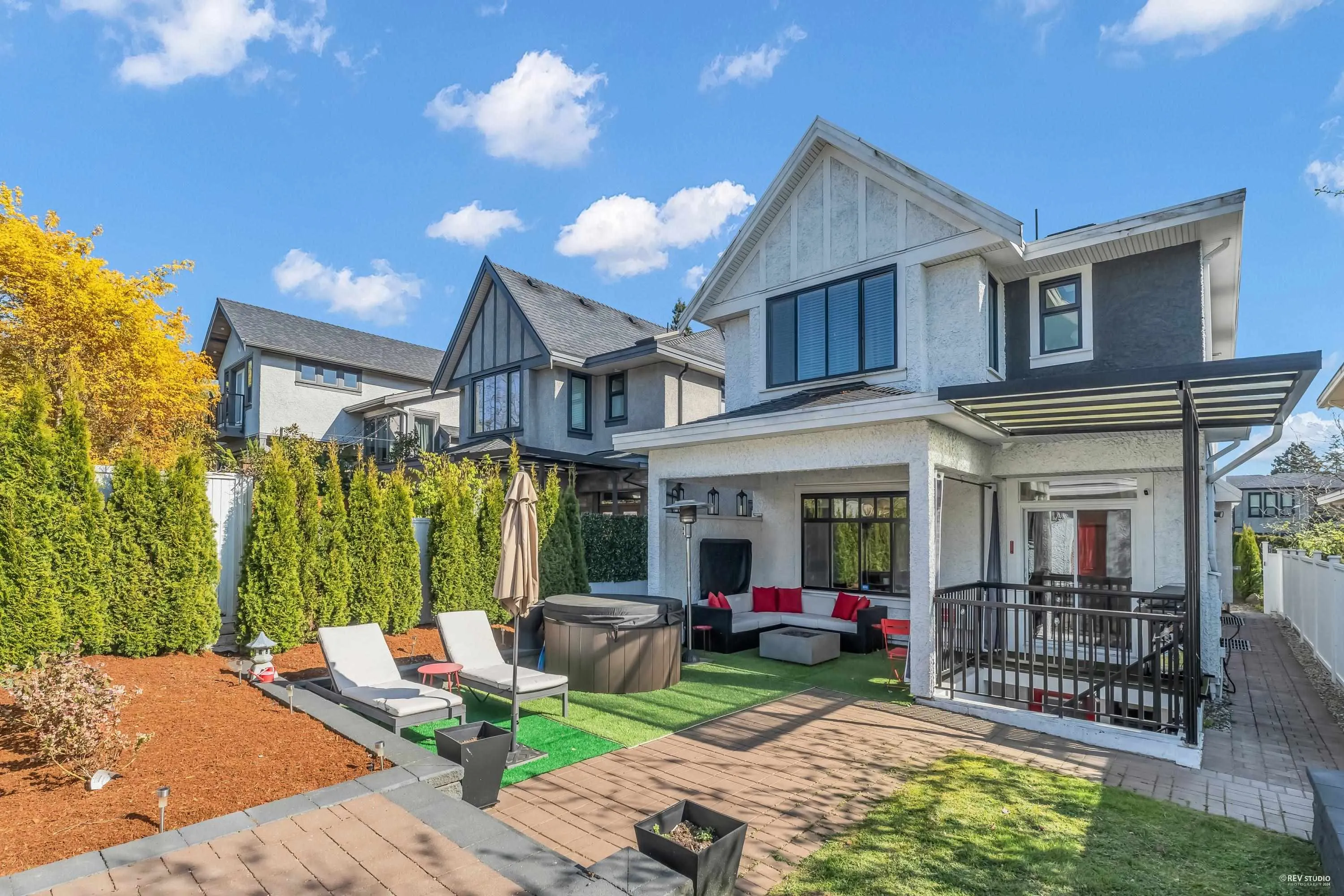 338 W 17th Street
