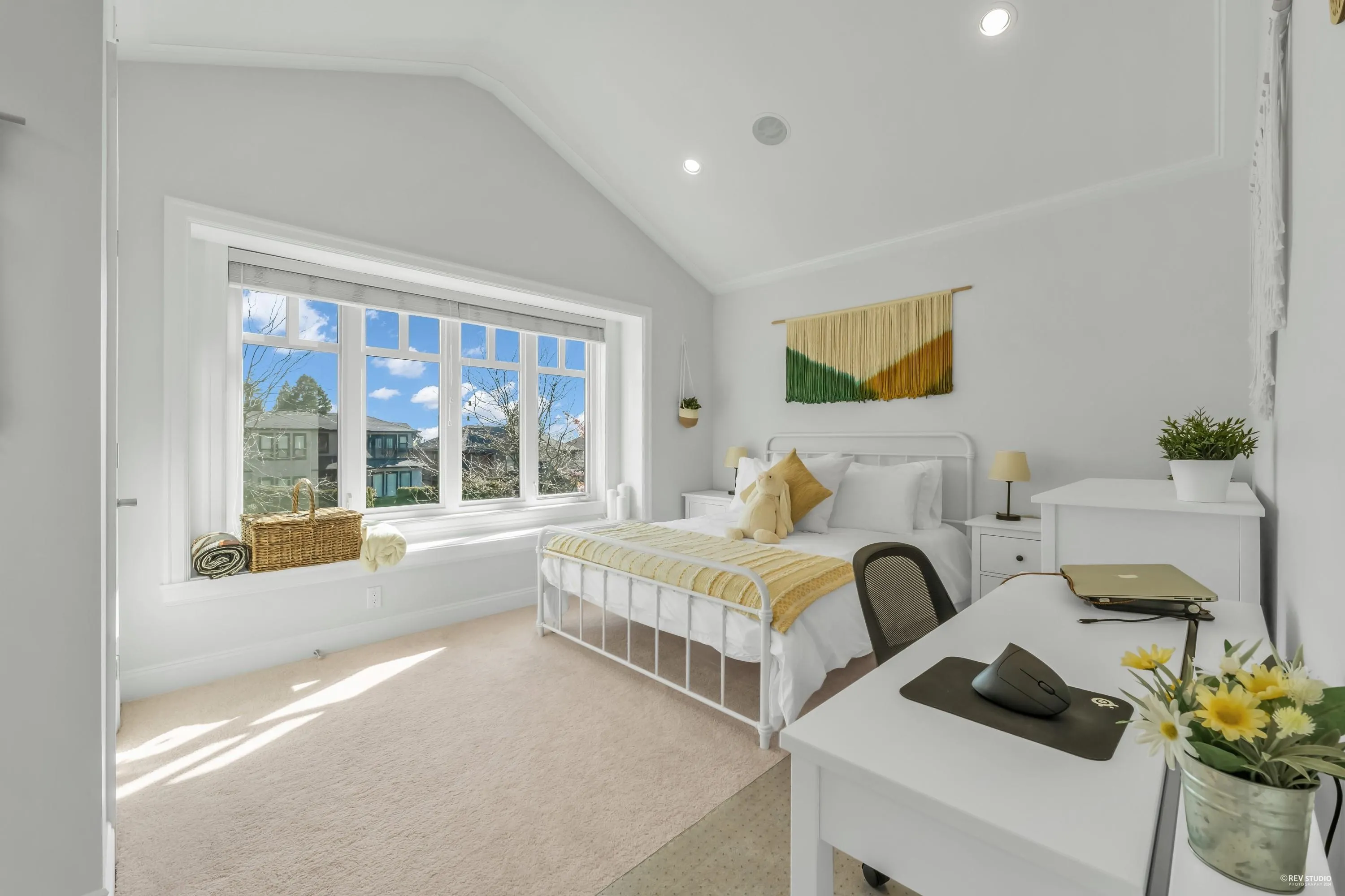 338 W 17th Street