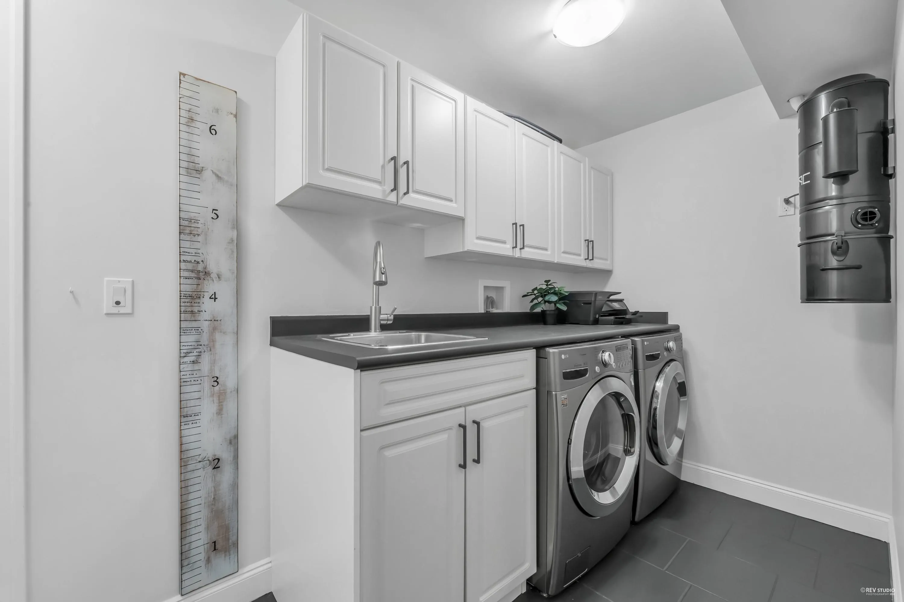 338 W 17th Street