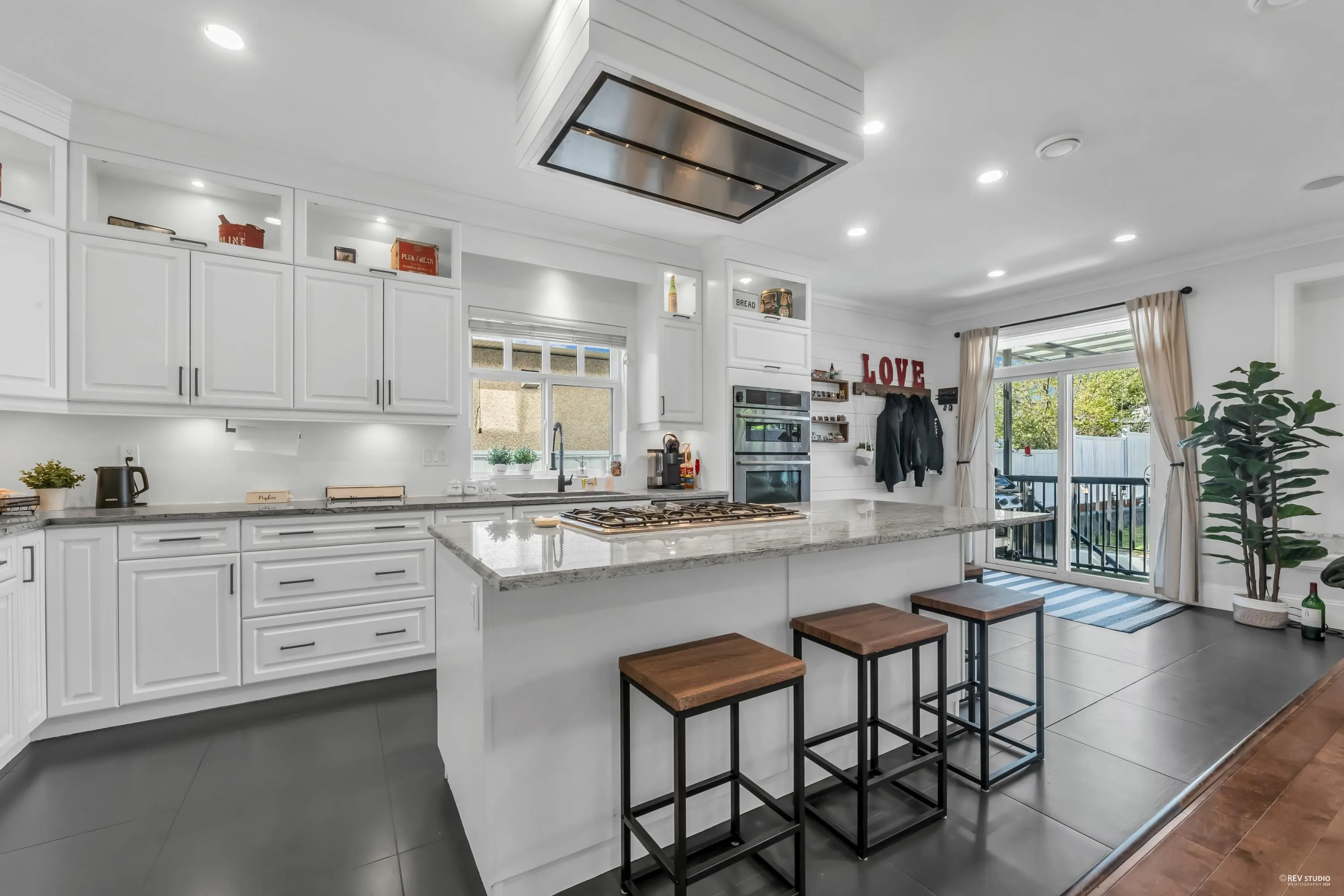 338 W 17th Street