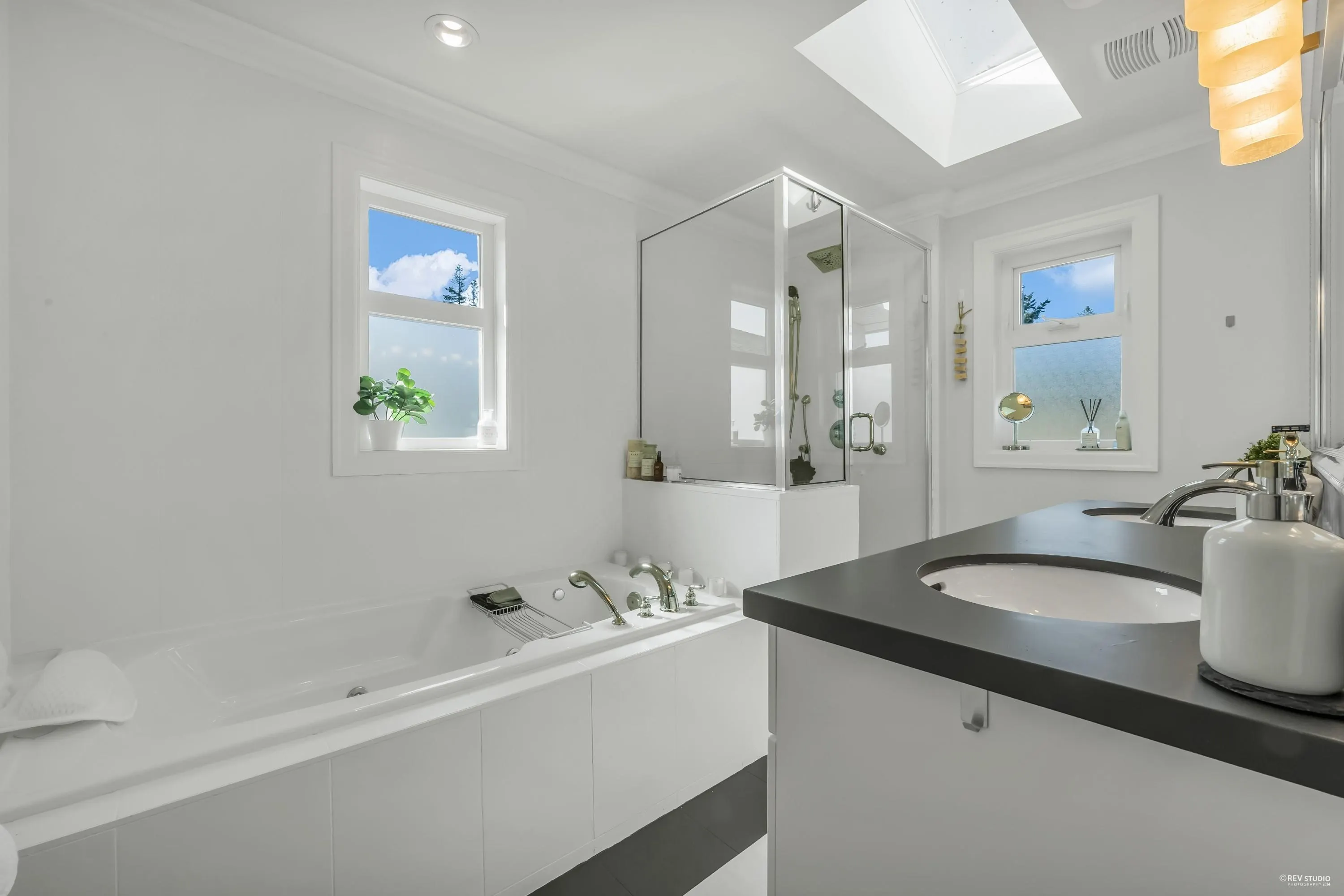 338 W 17th Street