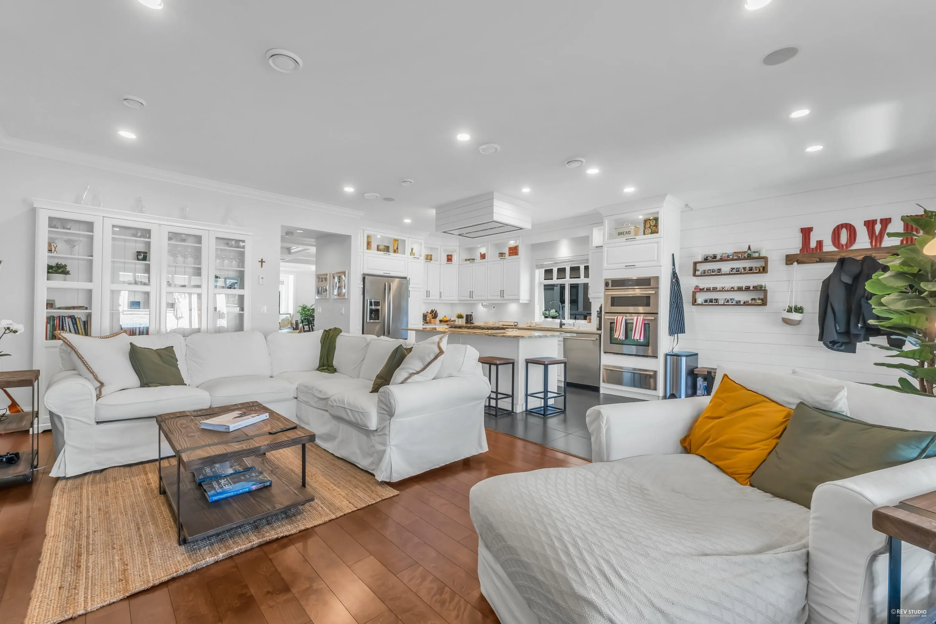 338 W 17th Street