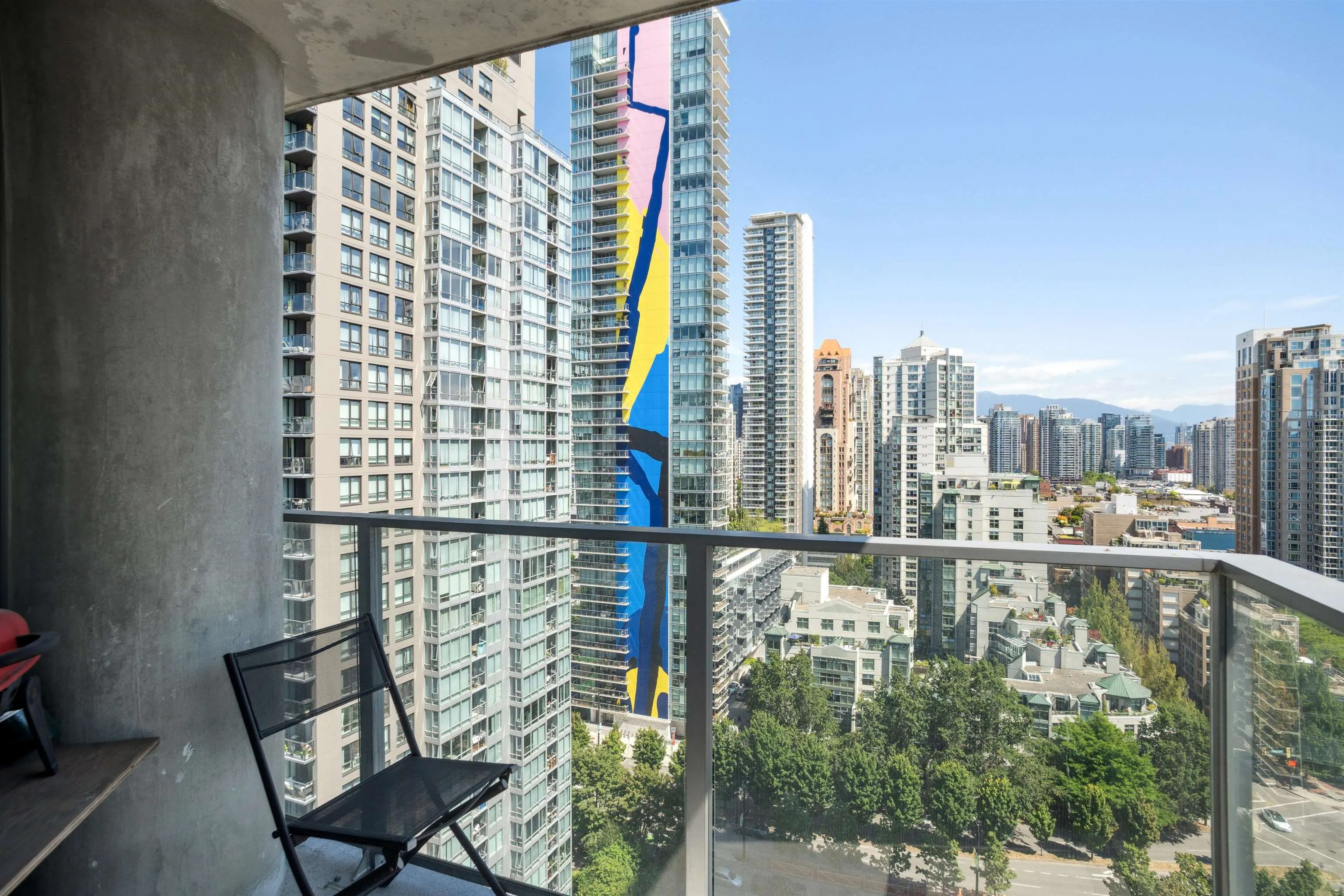 2307 455 Beach Crescent