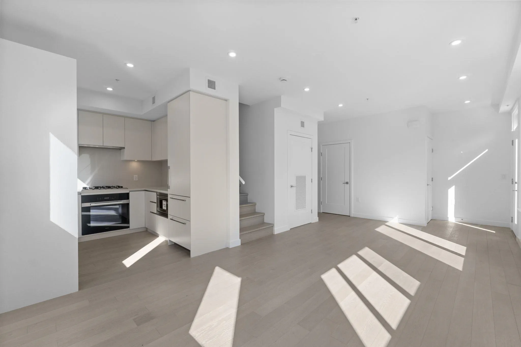 807 W 33rd Avenue