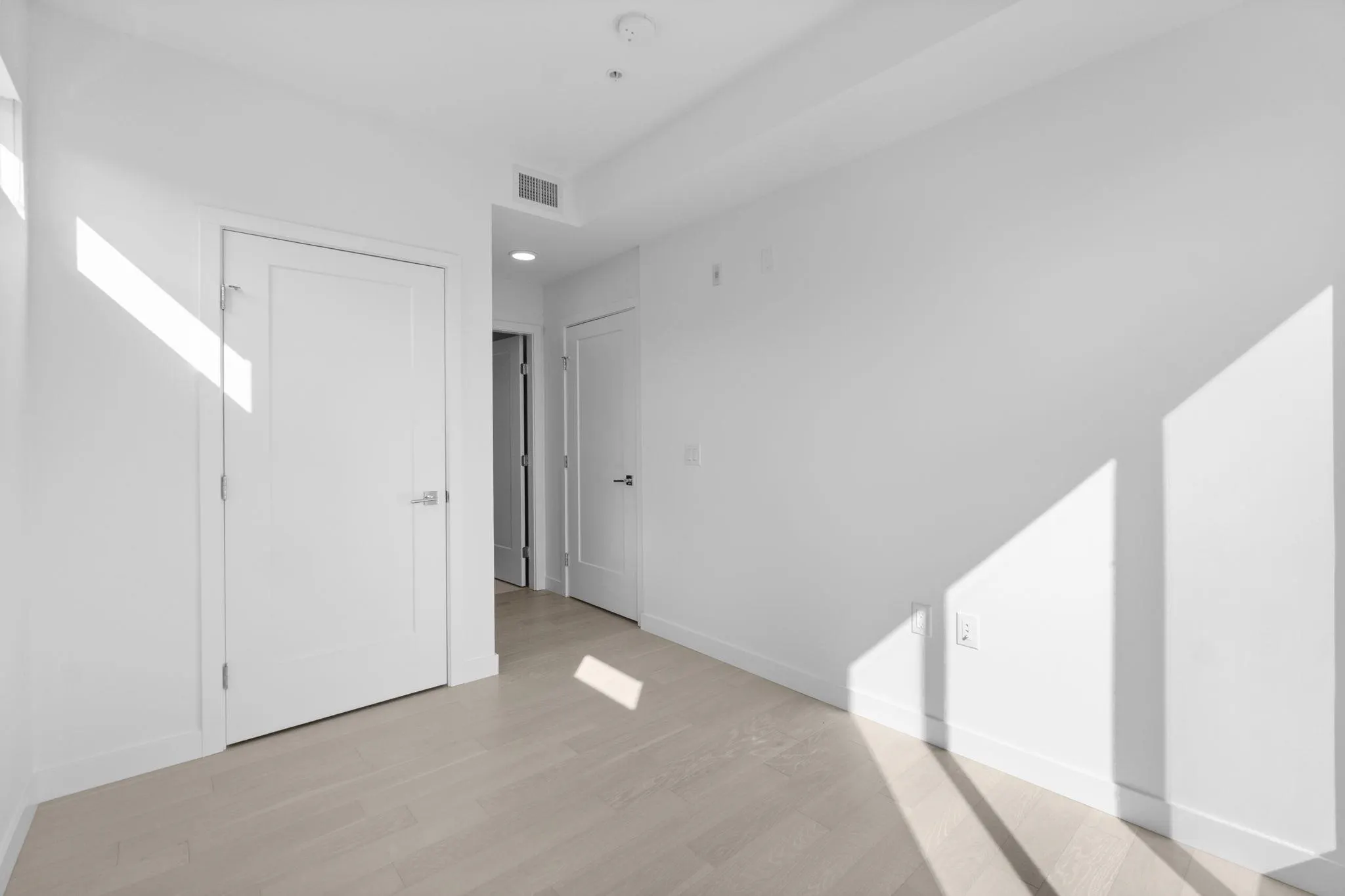 807 W 33rd Avenue