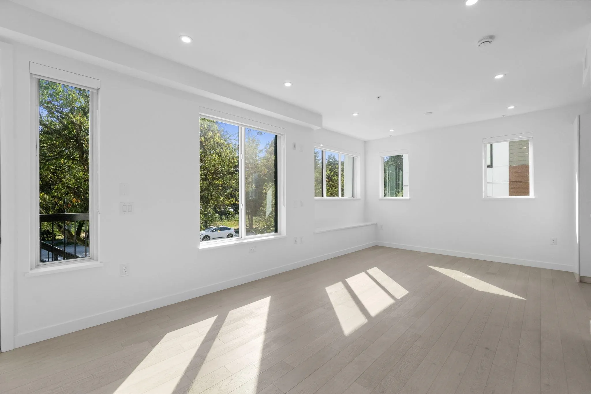 807 W 33rd Avenue