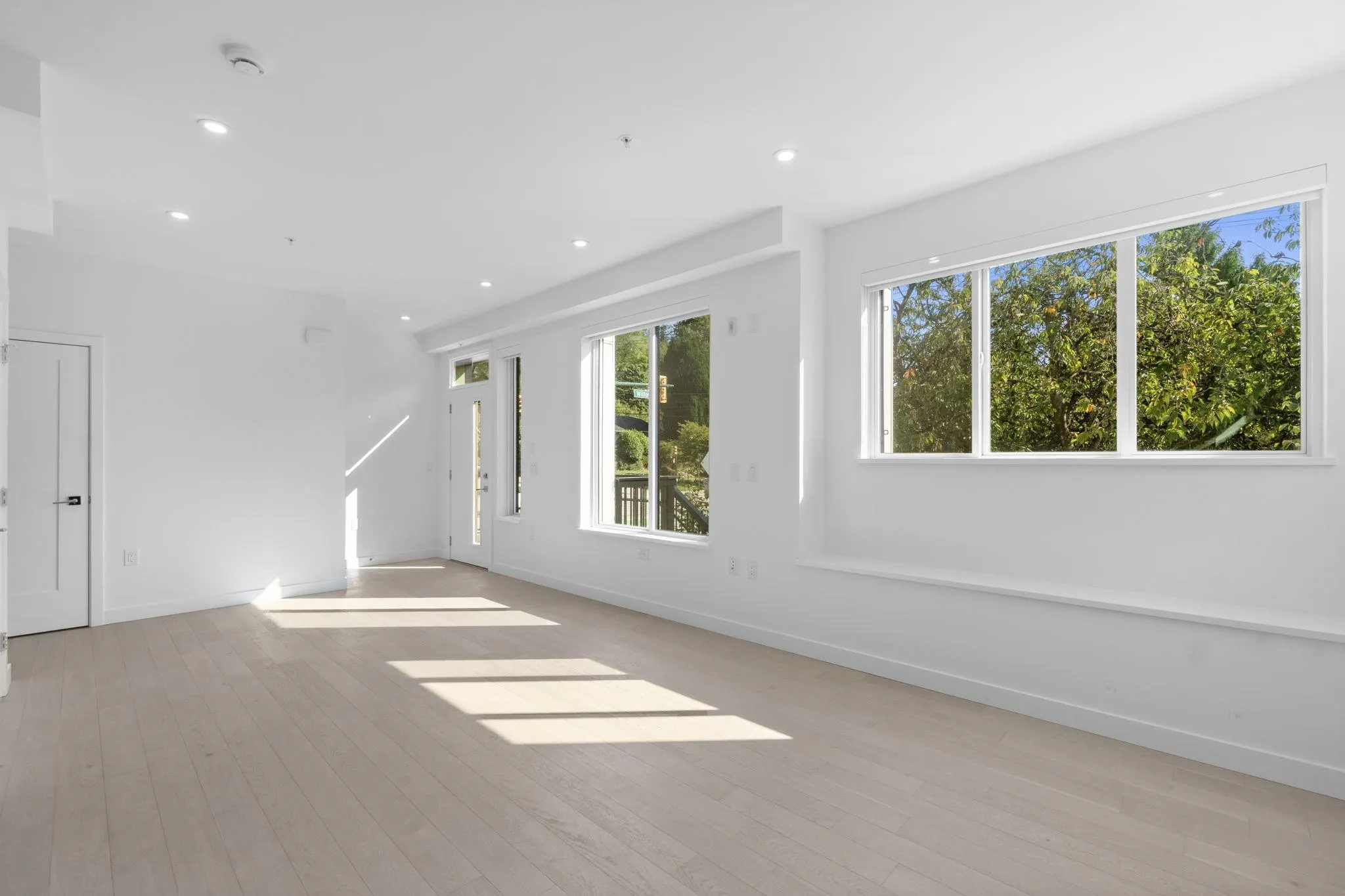 807 W 33rd Avenue
