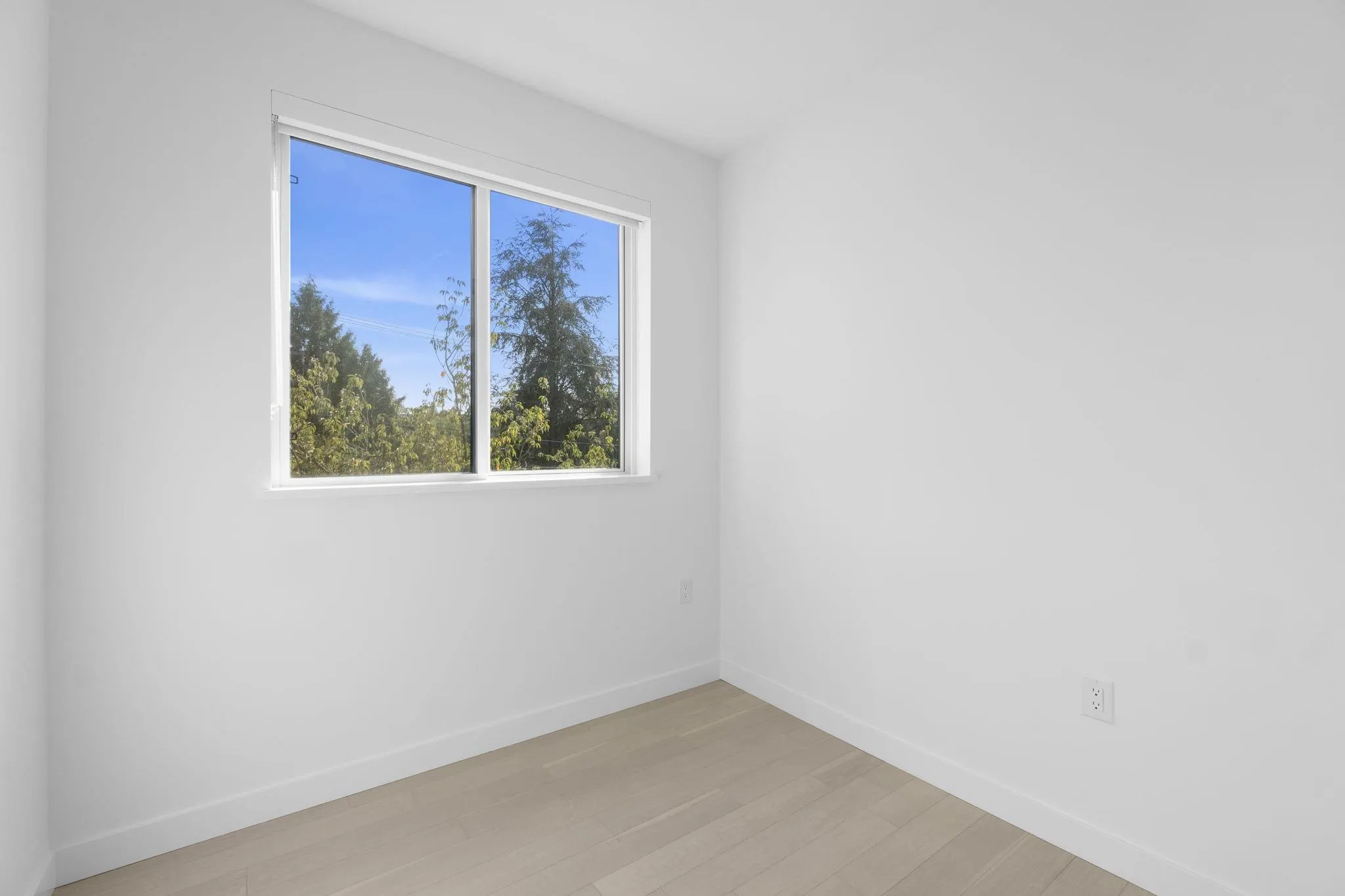 807 W 33rd Avenue