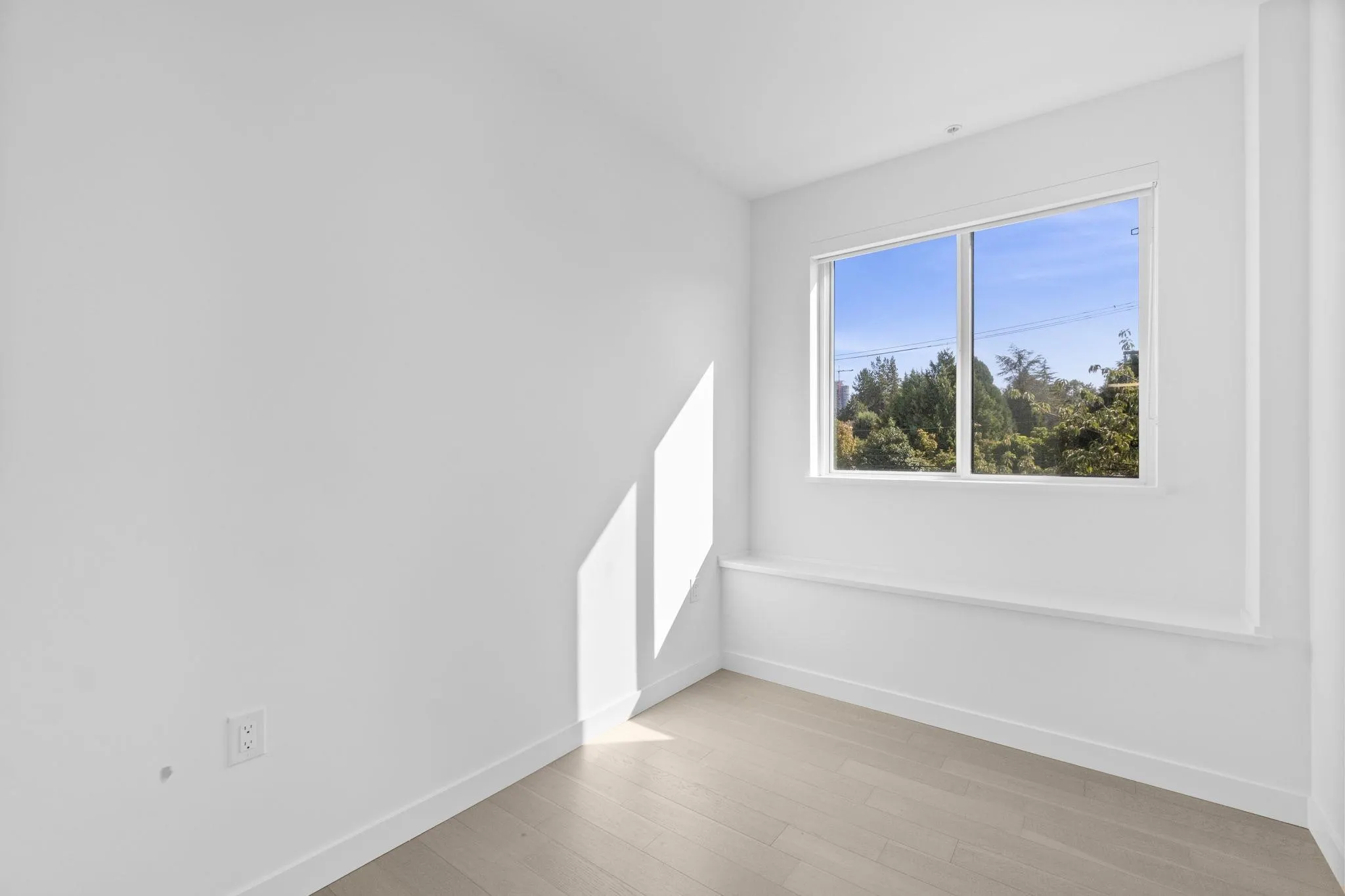 807 W 33rd Avenue