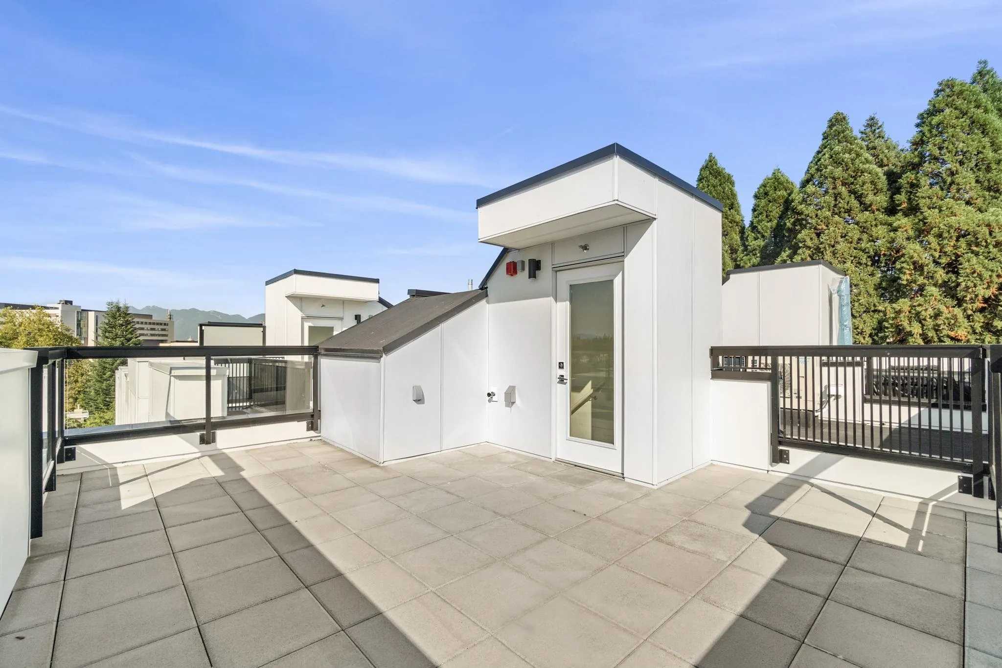 807 W 33rd Avenue
