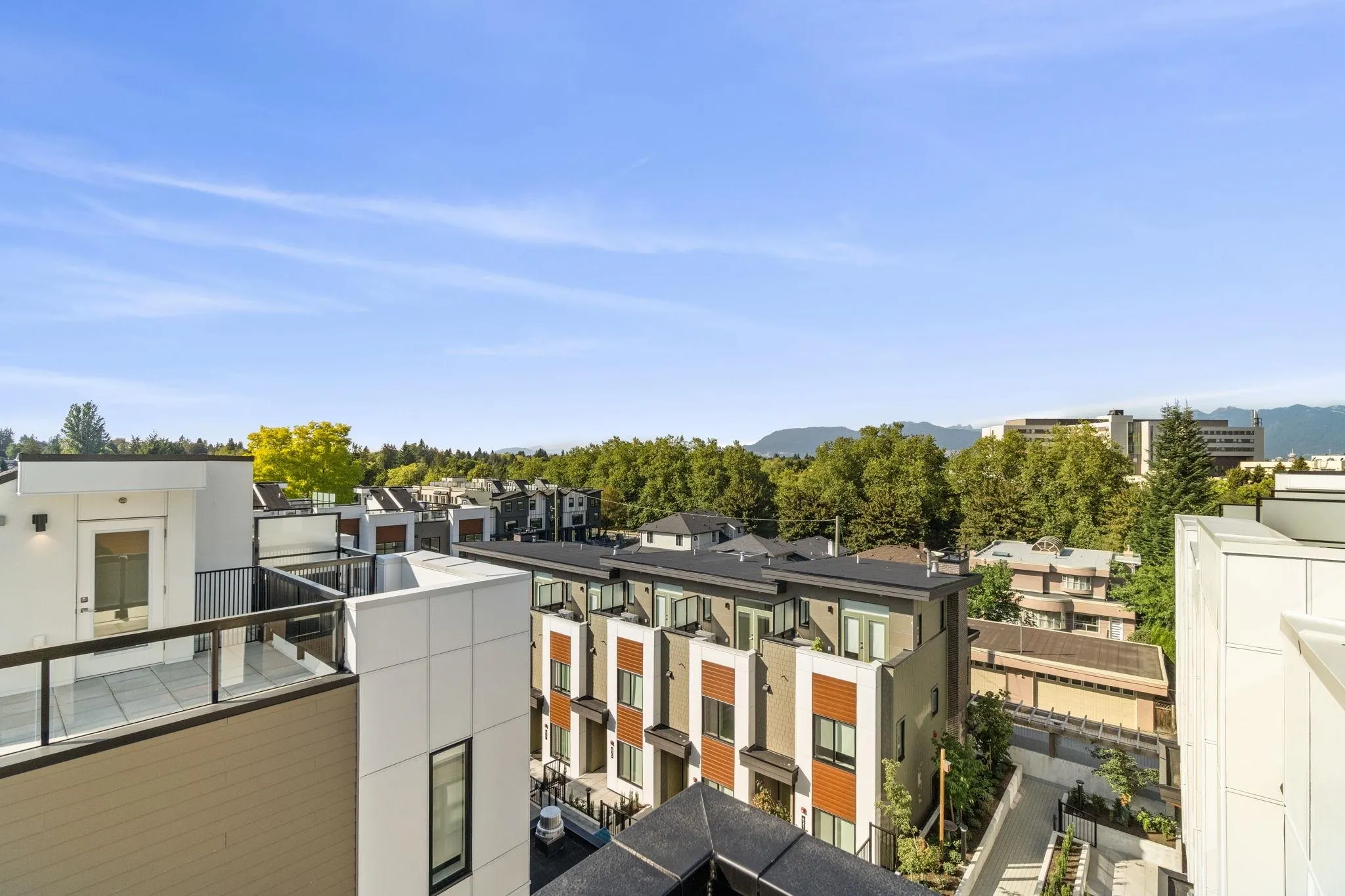 807 W 33rd Avenue