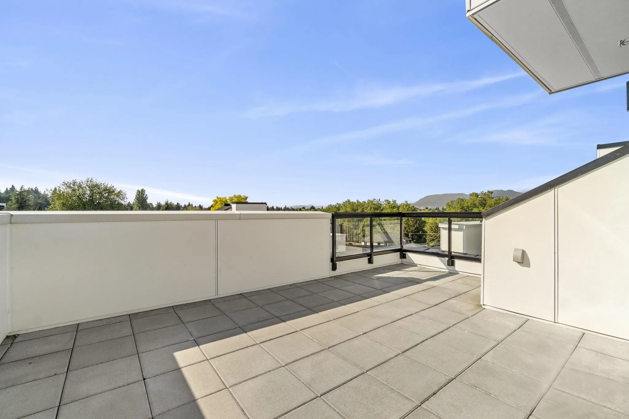 807 W 33rd Avenue