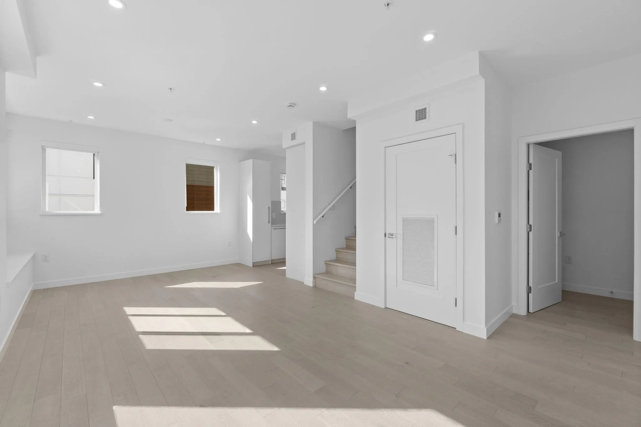 807 W 33rd Avenue