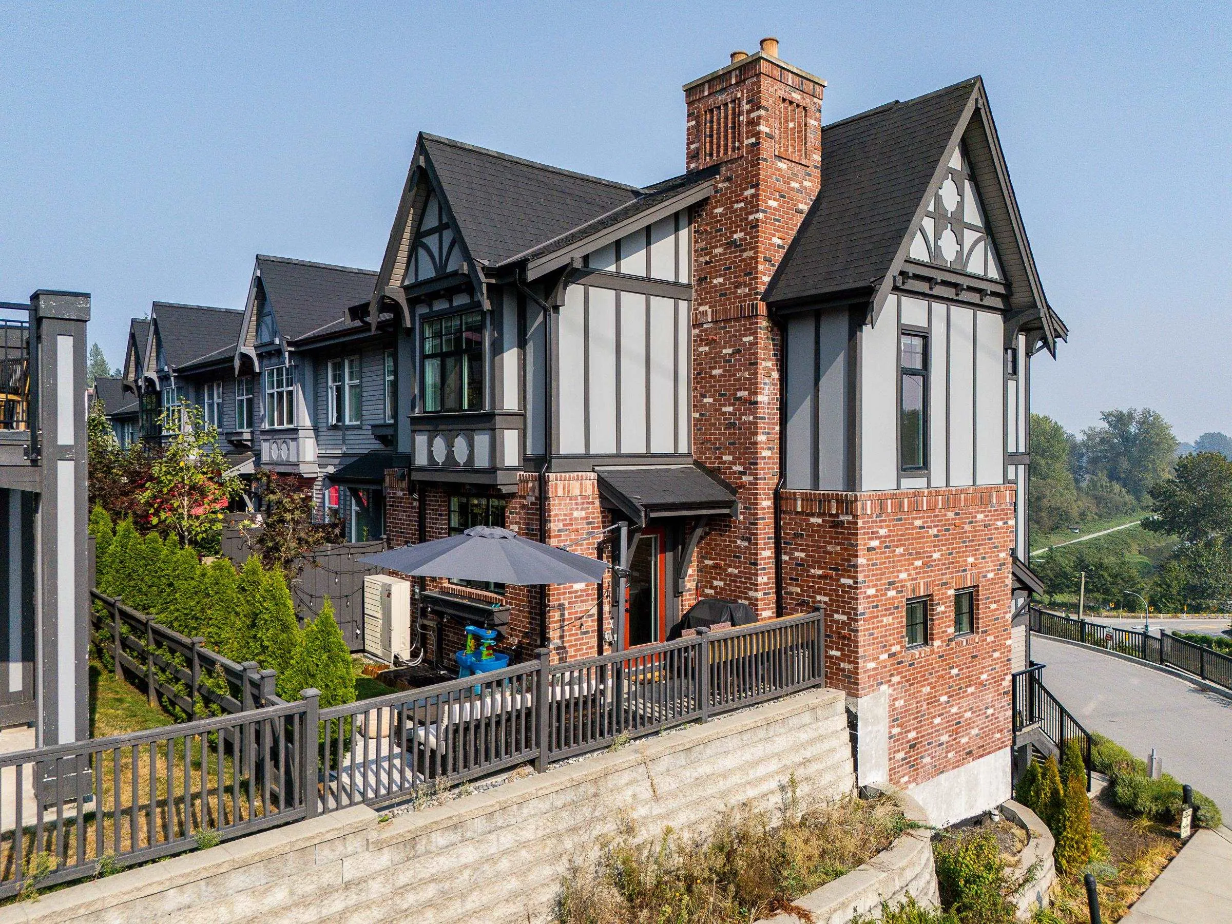 50 3552 Victoria Drive