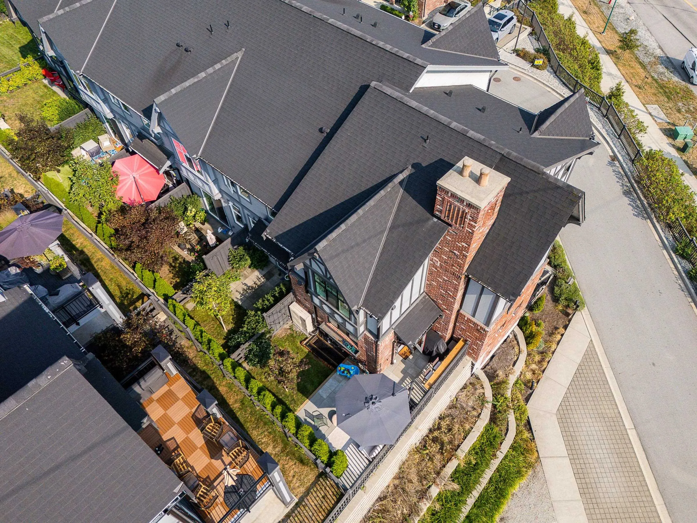 50 3552 Victoria Drive