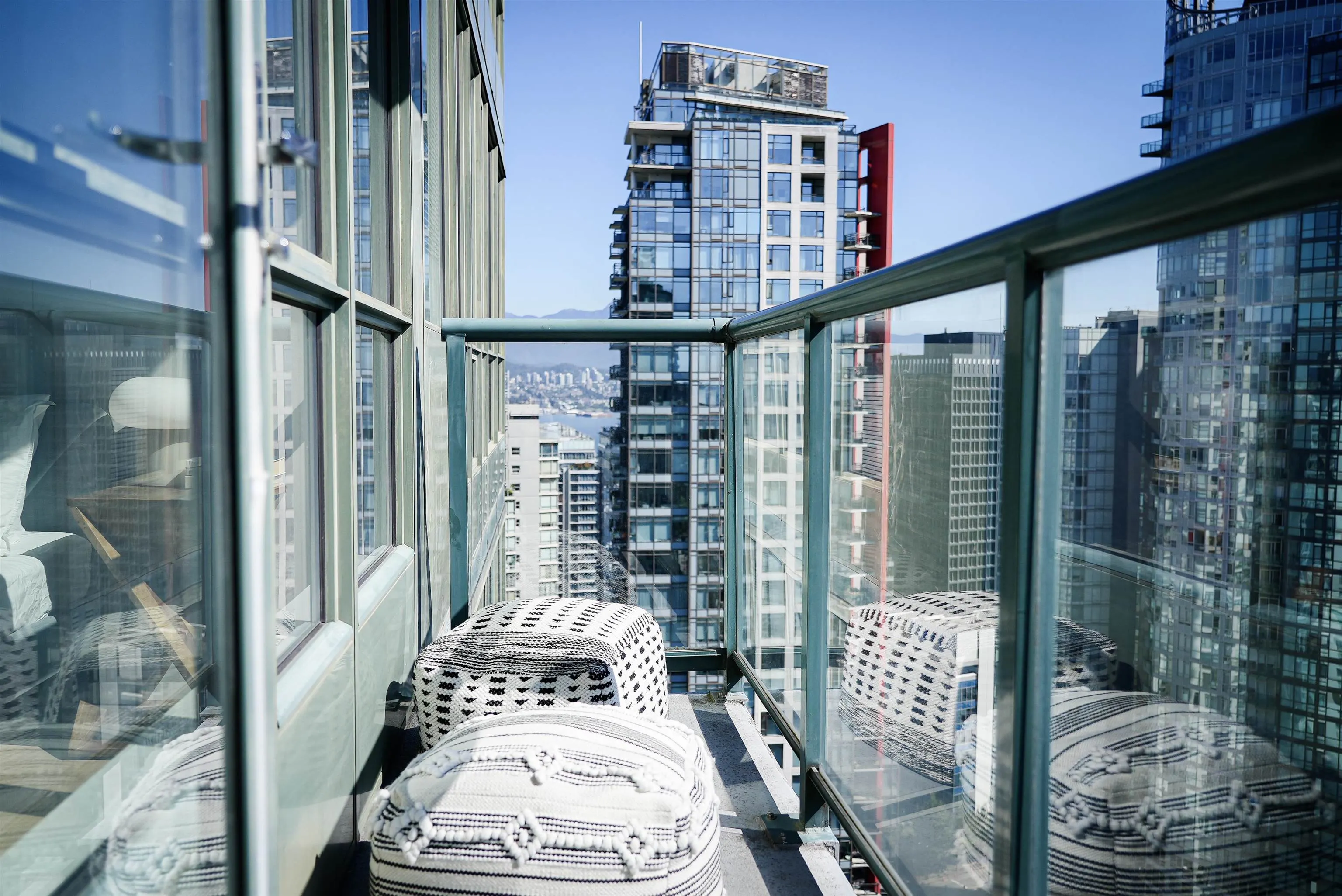 2909 1239 W Georgia Street