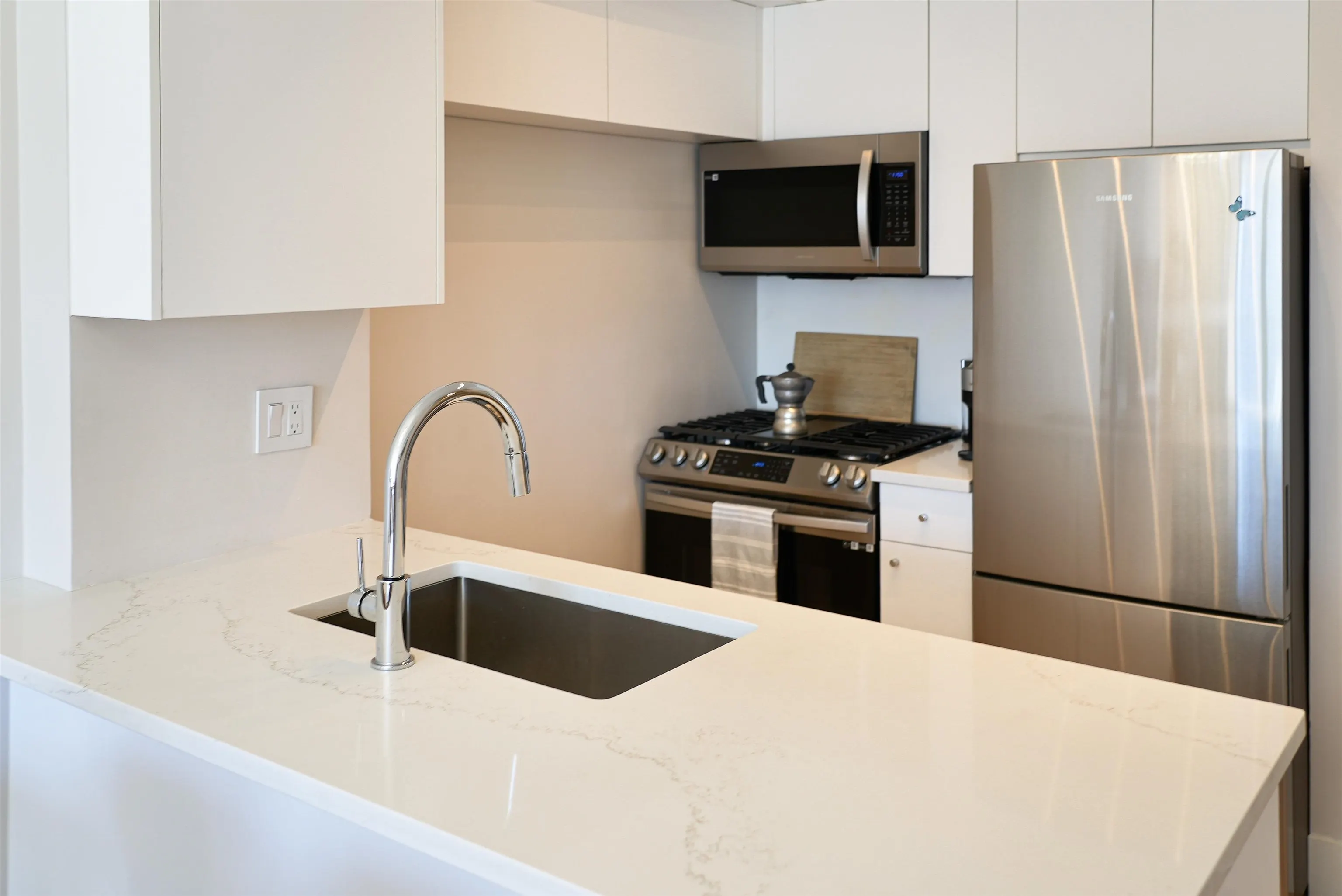 2909 1239 W Georgia Street