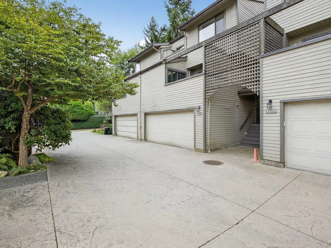 5805 Mayview Circle