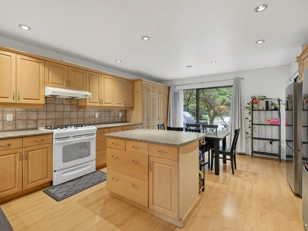 5805 Mayview Circle