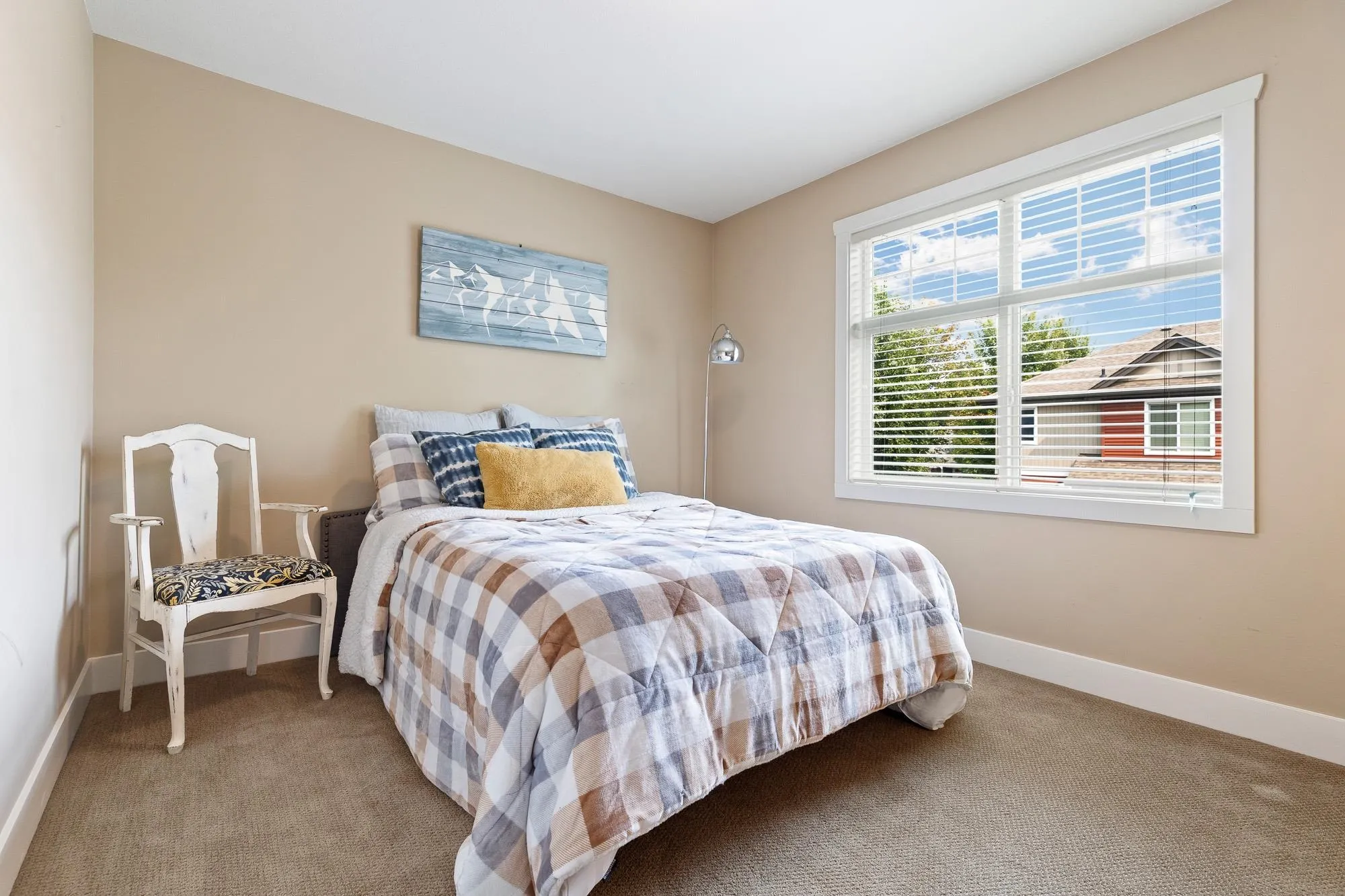 22 45762 Safflower Crescent