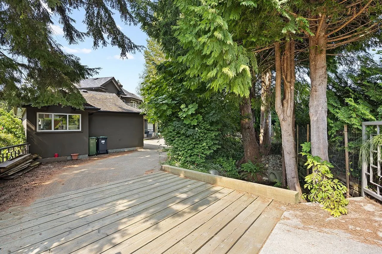 3582 Edgemont Boulevard