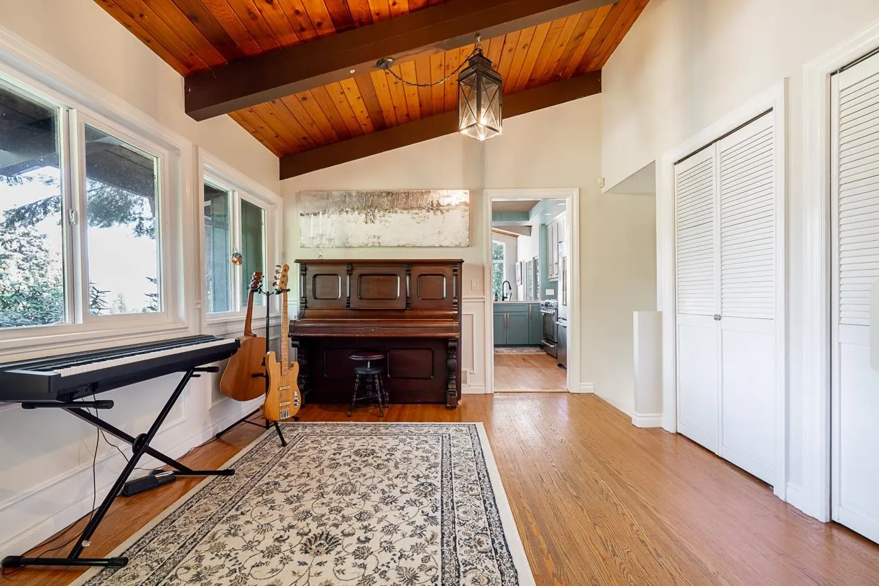 3345 Viewmount Drive