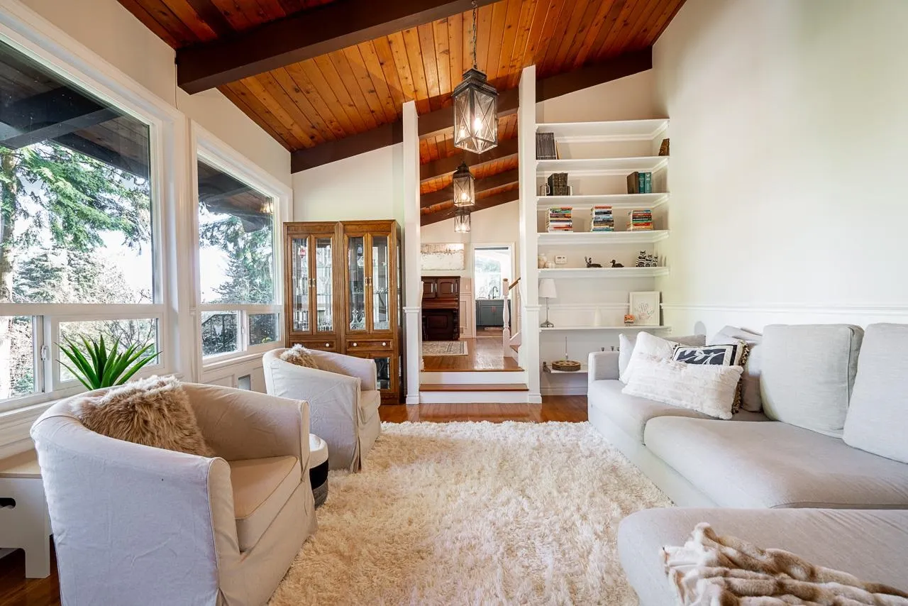 3345 Viewmount Drive