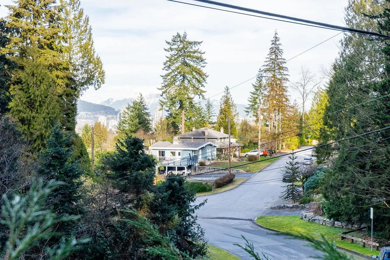3345 Viewmount Drive