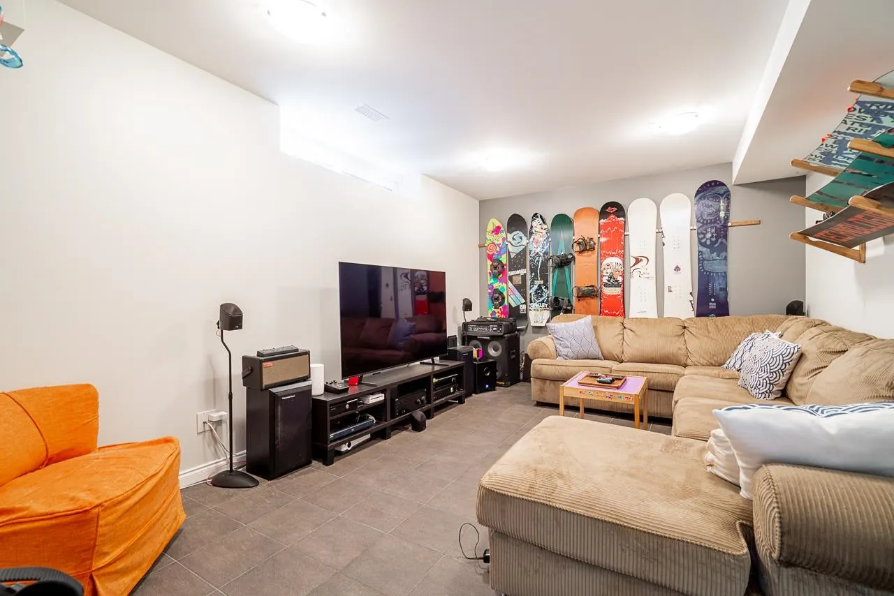 3345 Viewmount Drive