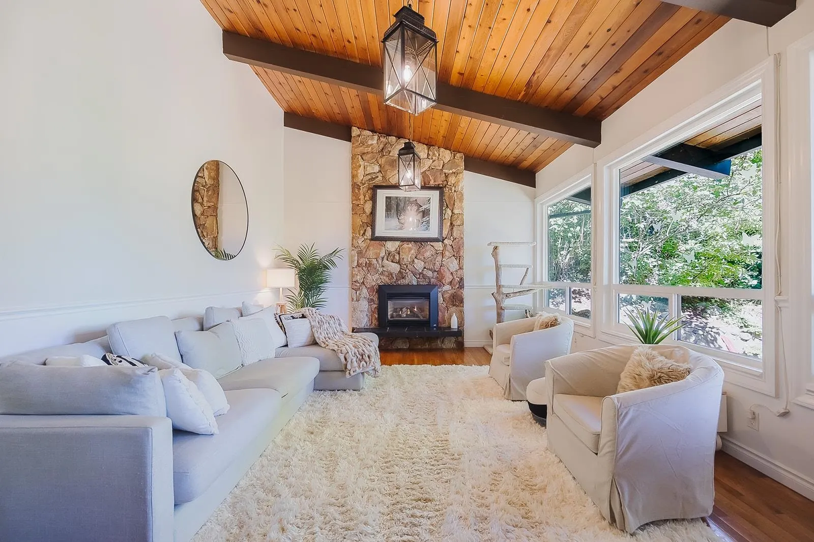 3345 Viewmount Drive