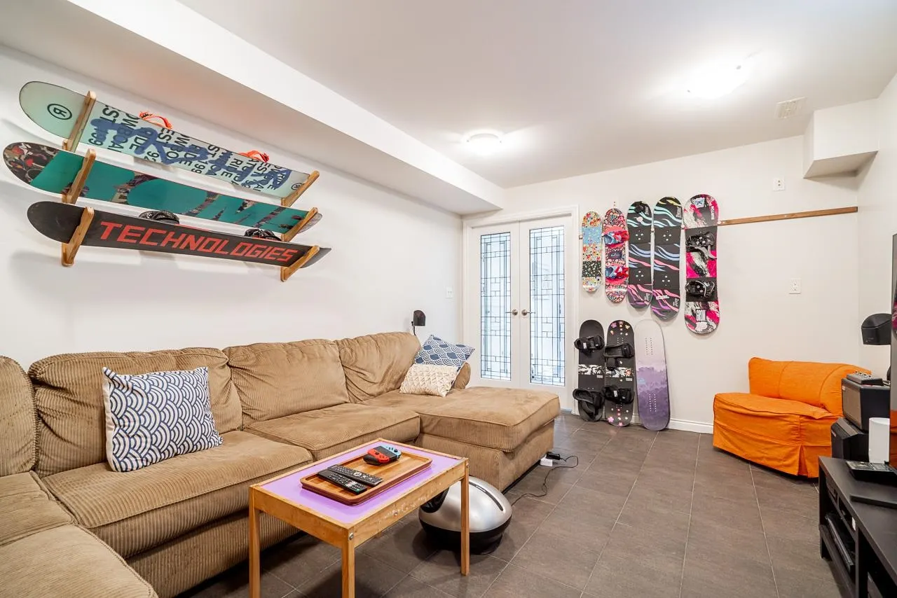 3345 Viewmount Drive