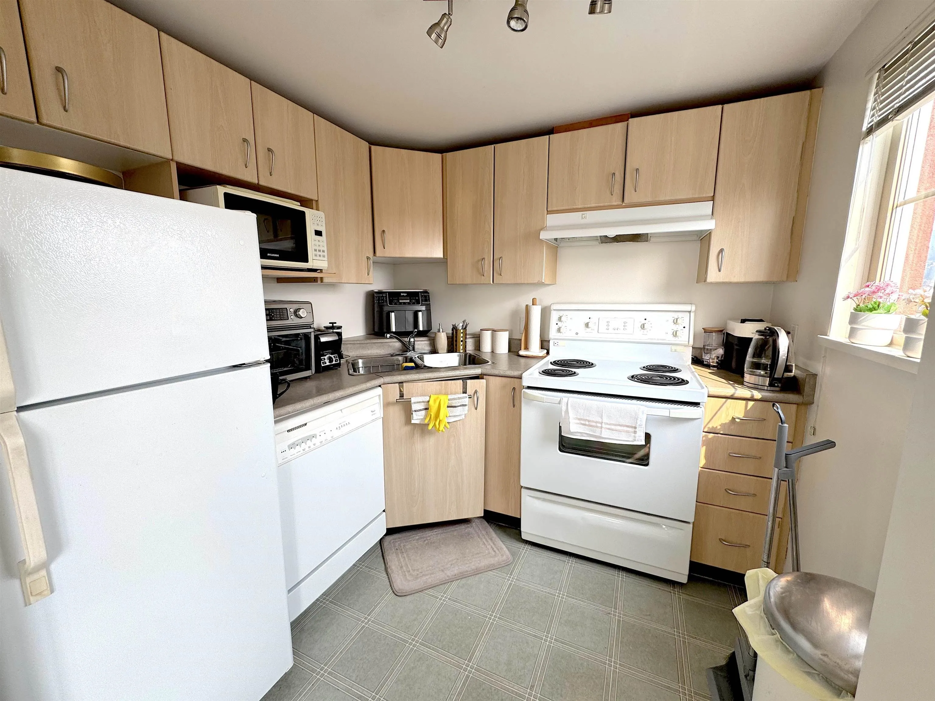 1503 121 W 15th Street