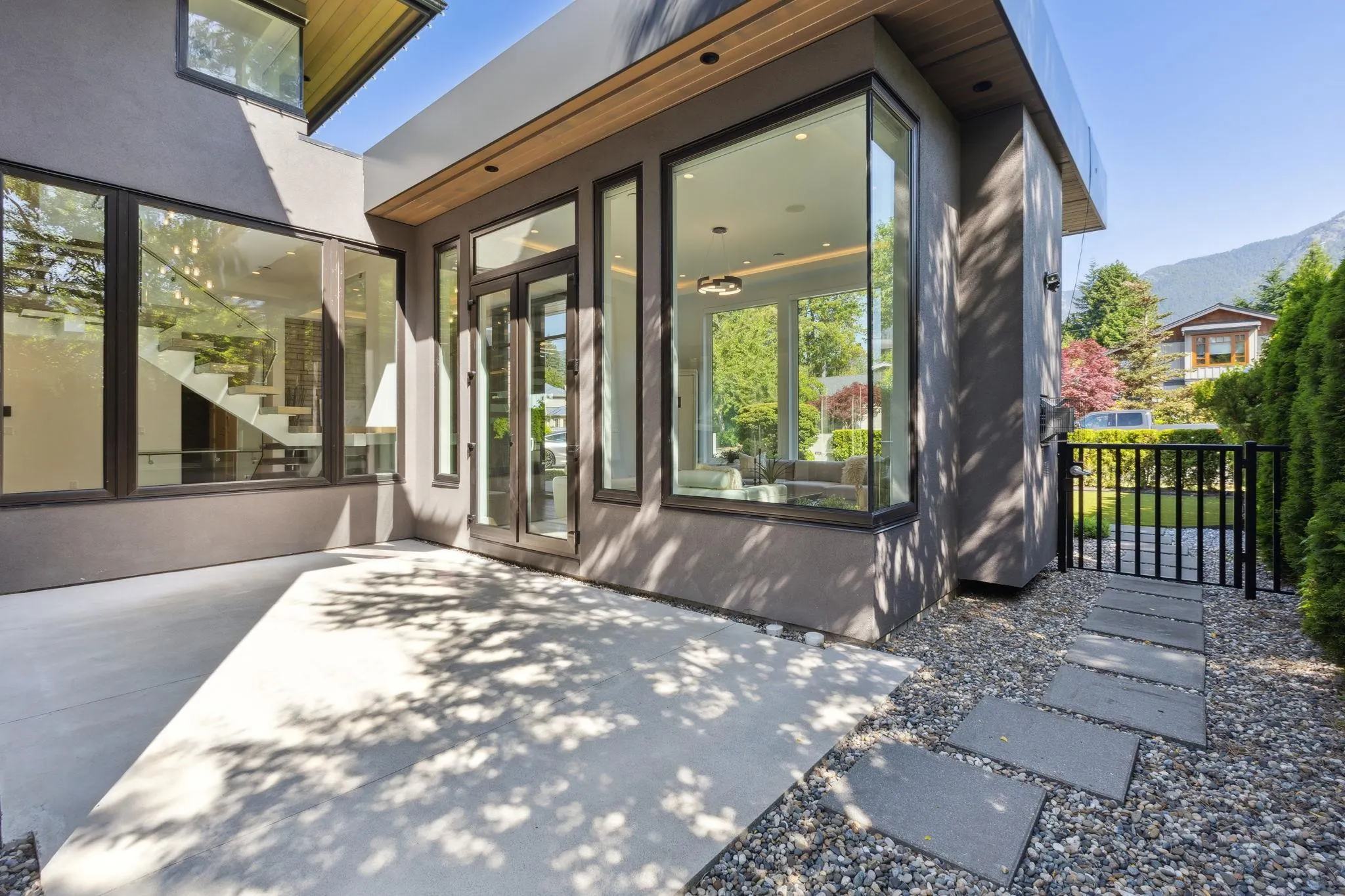 983 Tudor Avenue