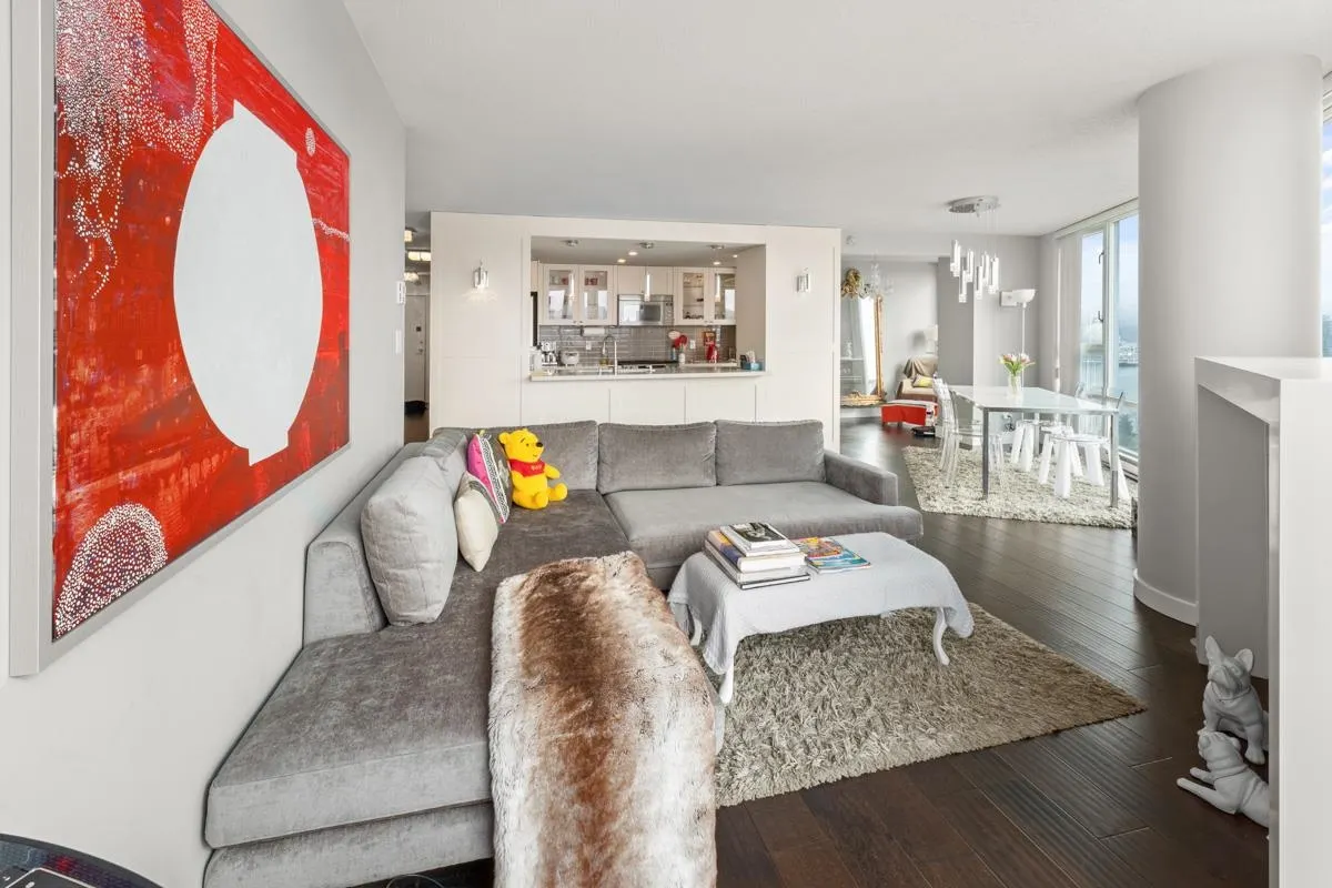 1606 1033 Marinaside Crescent