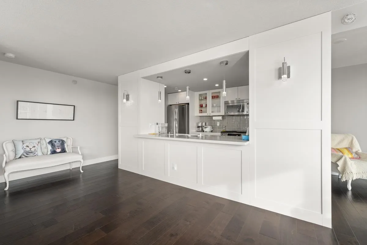 1606 1033 Marinaside Crescent