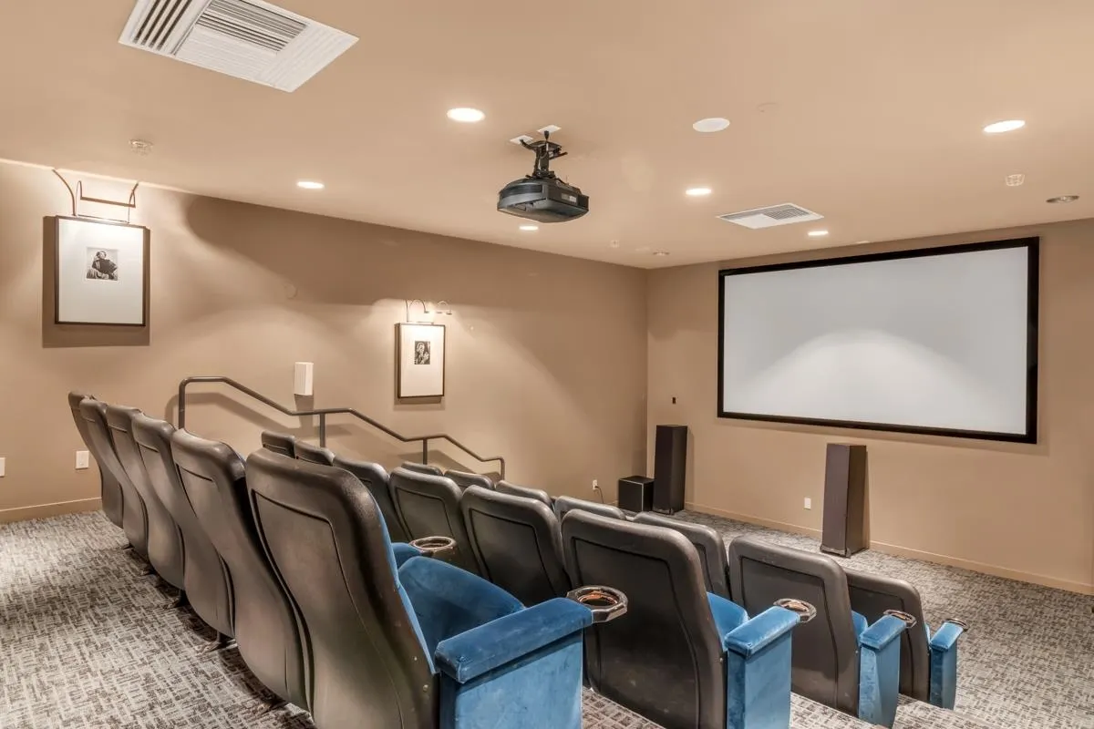 1606 1033 Marinaside Crescent