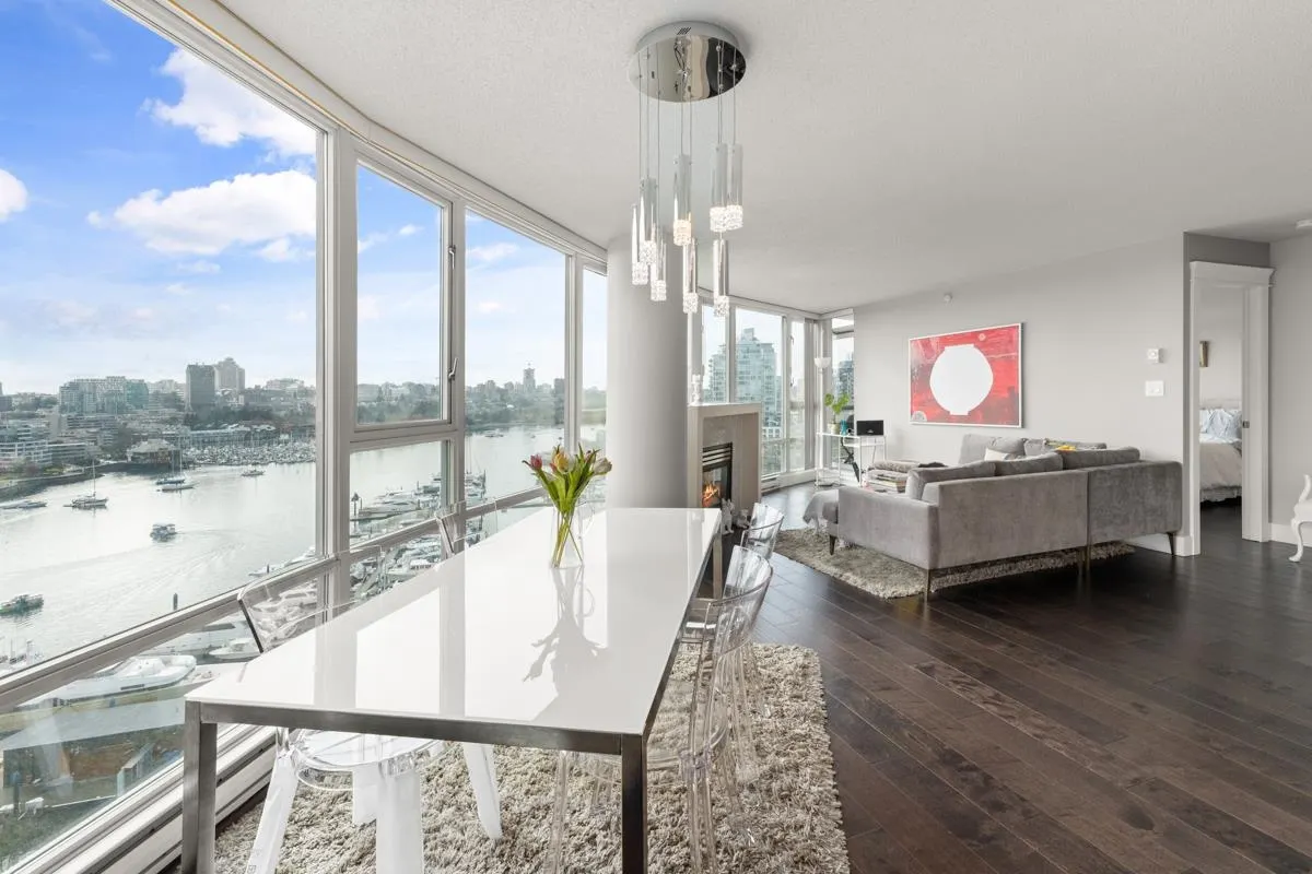 1606 1033 Marinaside Crescent