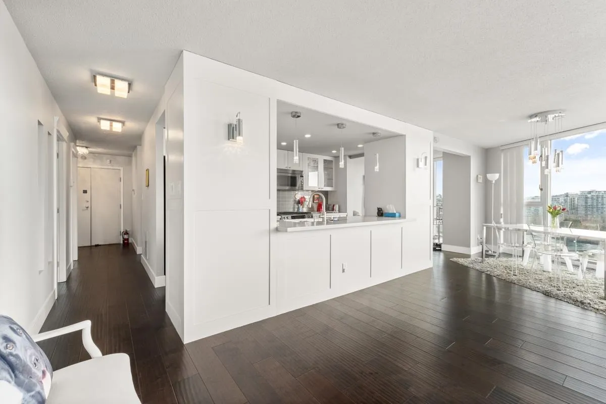 1606 1033 Marinaside Crescent