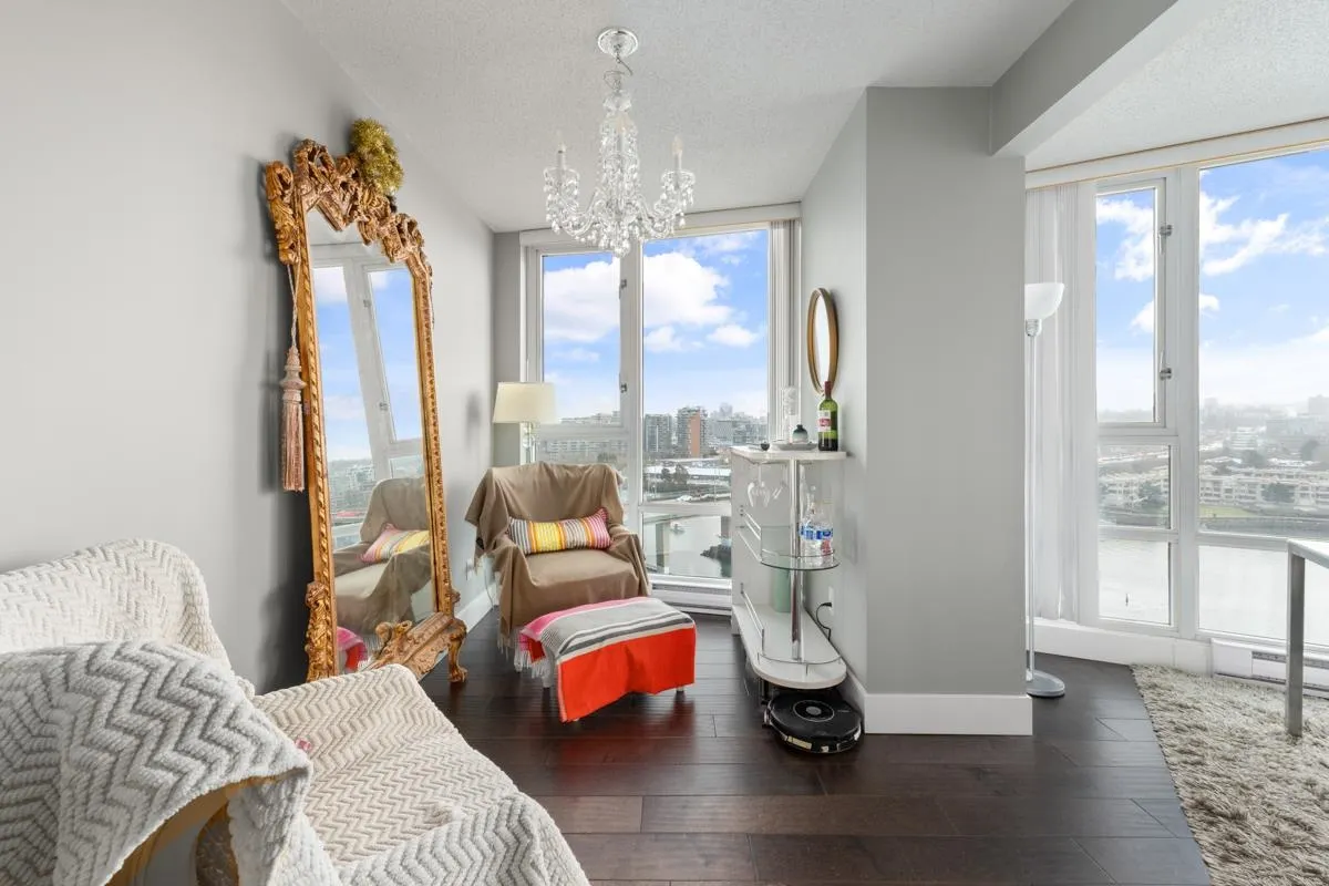 1606 1033 Marinaside Crescent