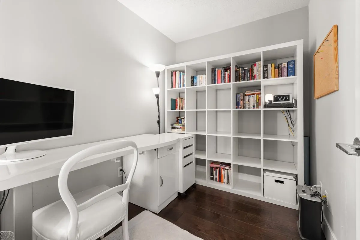 1606 1033 Marinaside Crescent