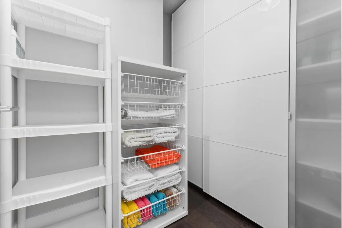 1606 1033 Marinaside Crescent