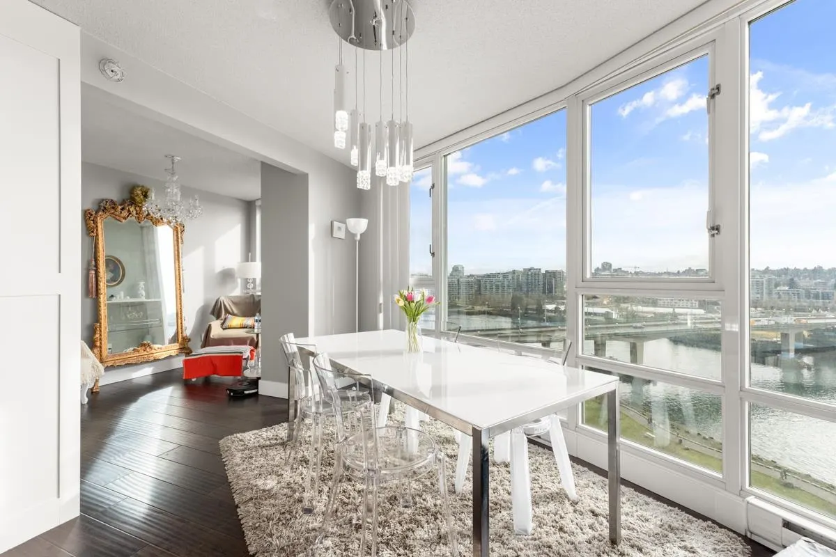 1606 1033 Marinaside Crescent