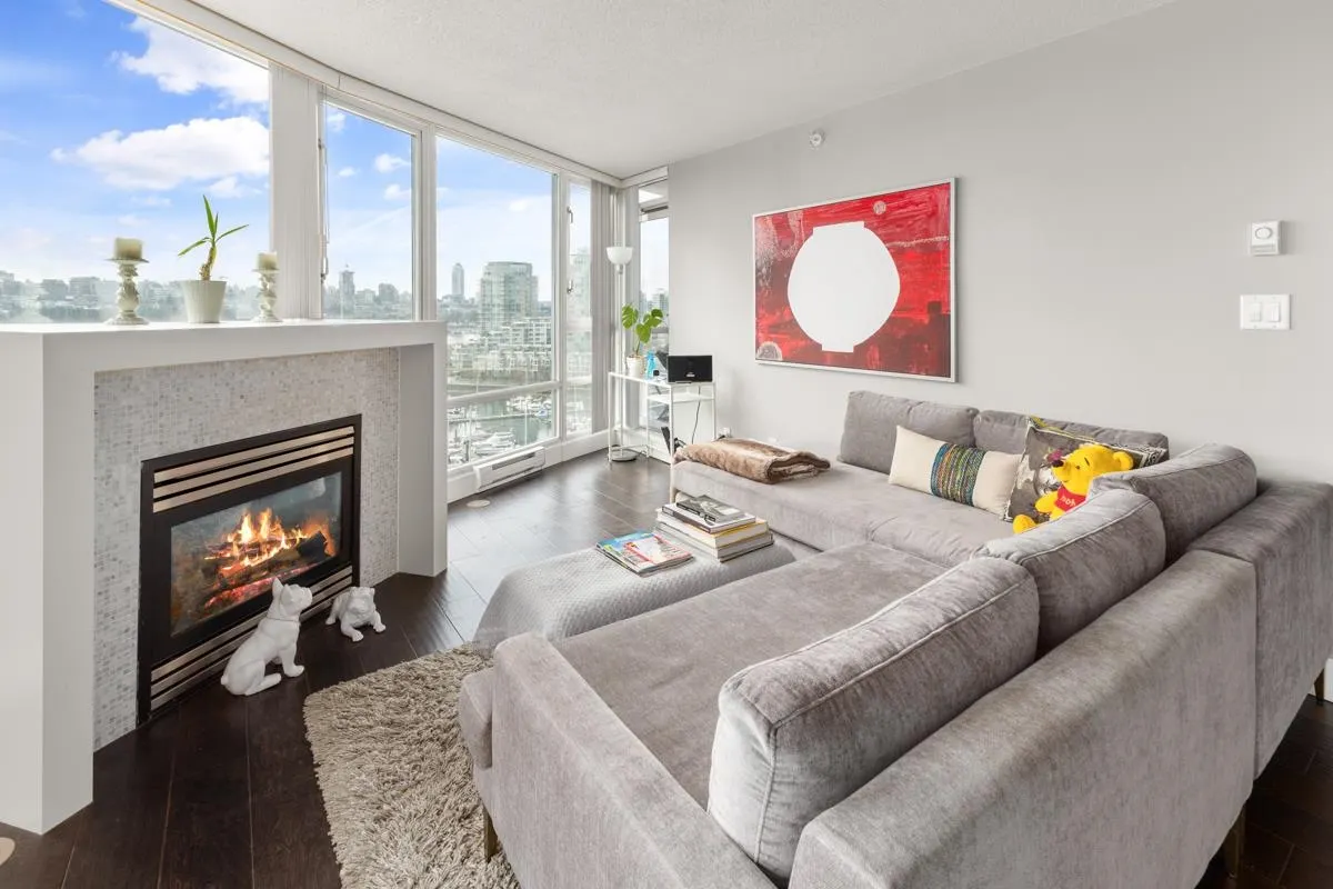 1606 1033 Marinaside Crescent