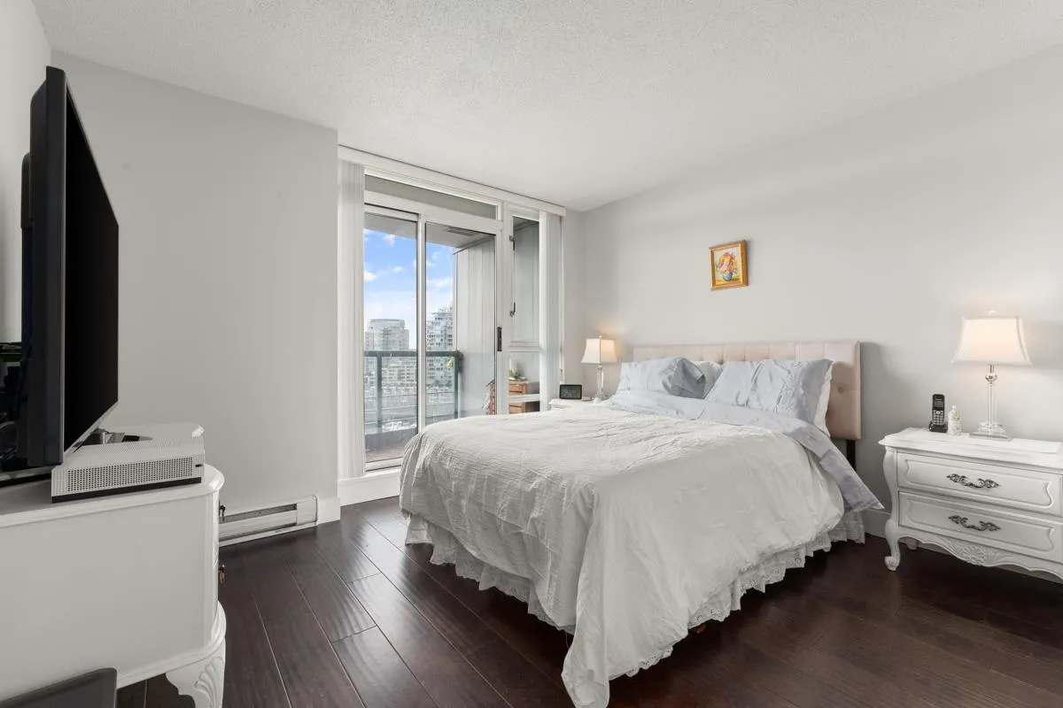 1606 1033 Marinaside Crescent