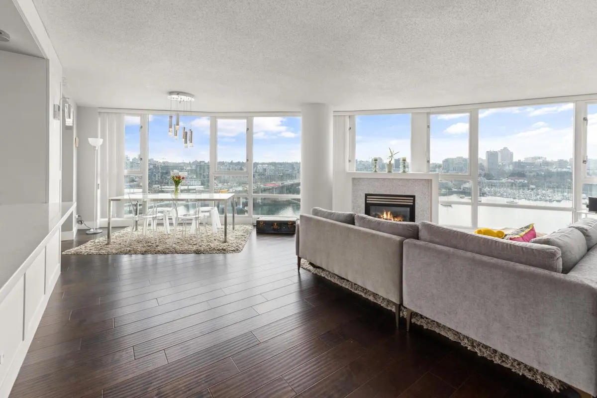 1606 1033 Marinaside Crescent