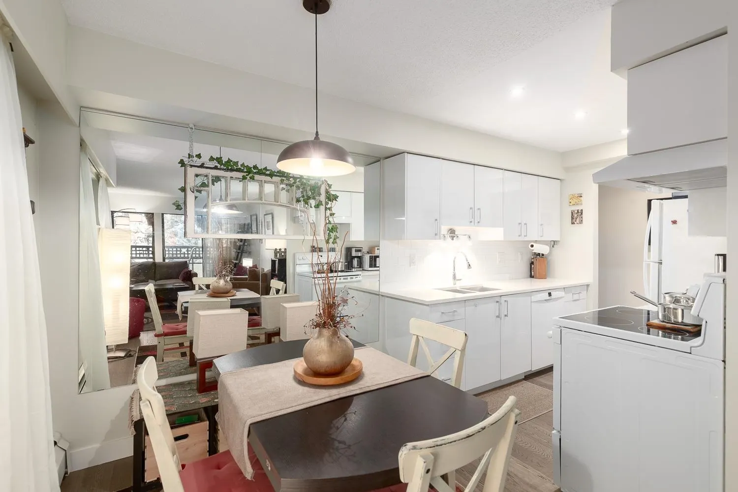 218 2320 W 40th Avenue